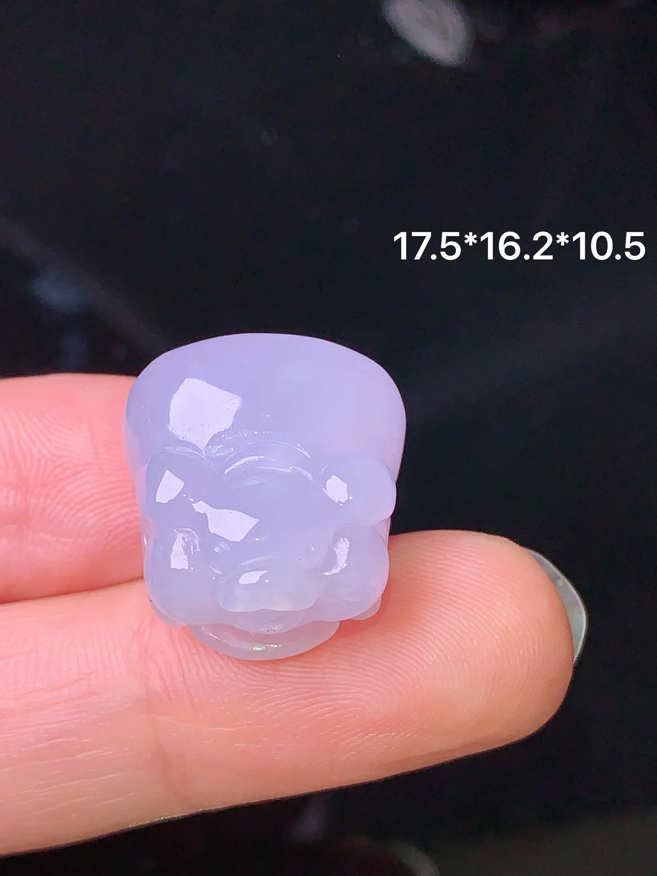 淡紫罗兰生肖猪吊坠 玉质细腻 色泽清新艳丽 整体尺寸17.5*16.2*10.5