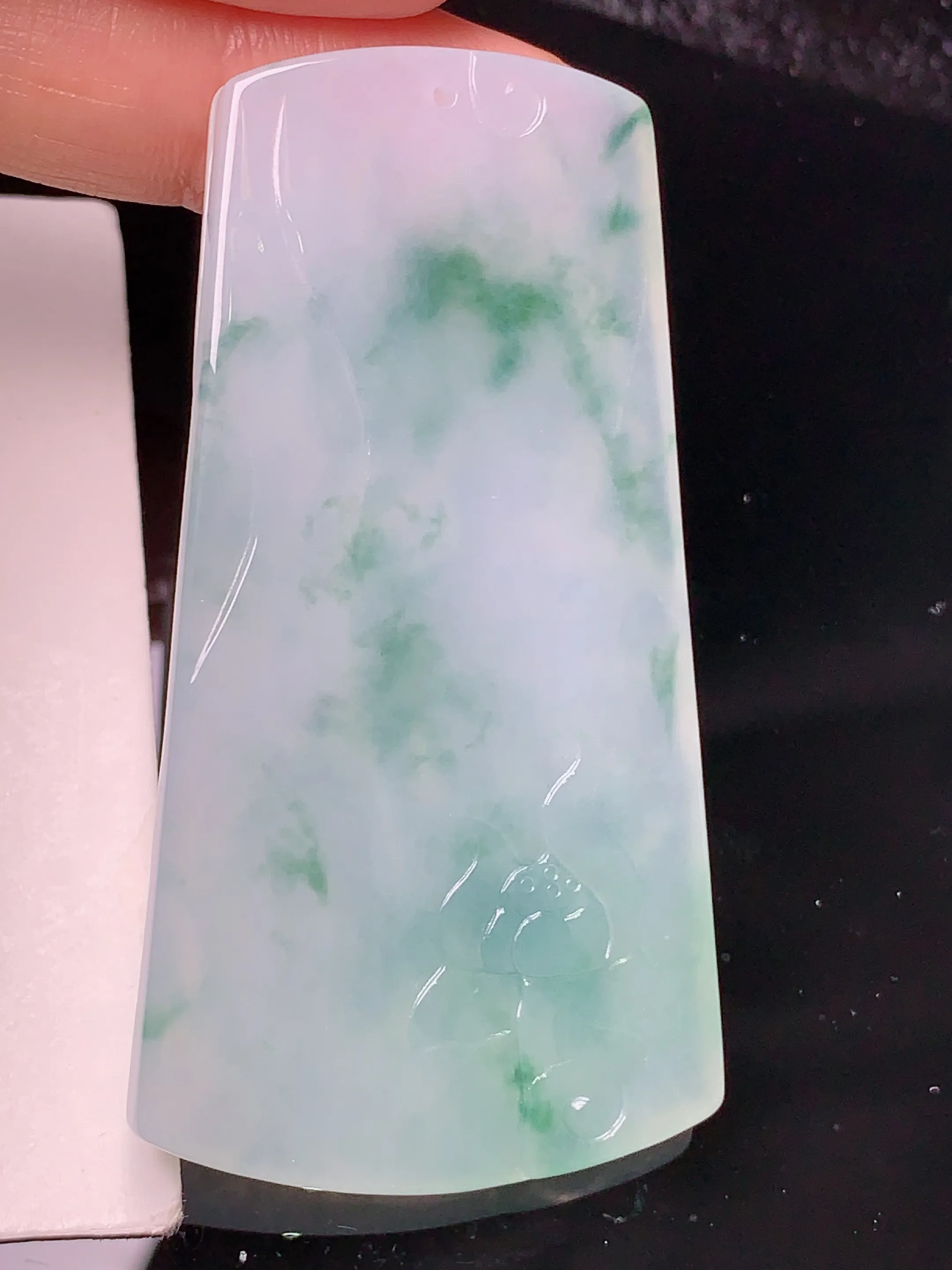 飘绿普贤观音菩萨吊坠 玉质细腻 色泽清新艳丽 整体尺寸60*32*5.5