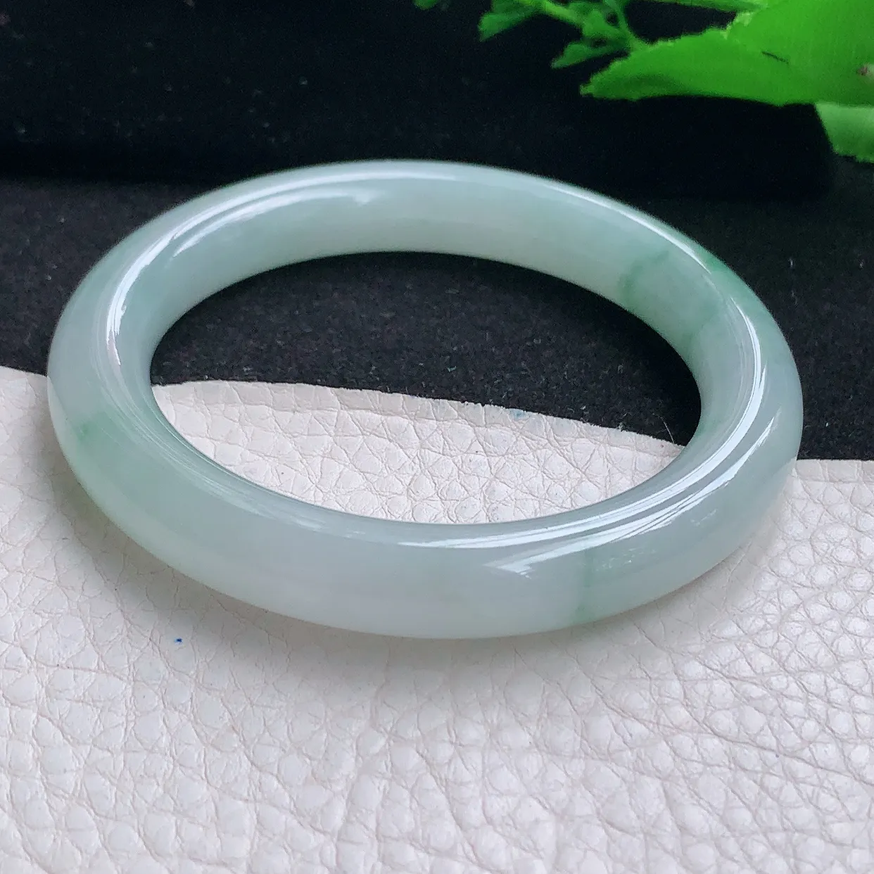 r自然光55*10*9.5美人镯 天然缅甸翡翠a货冰飘花圆条玉镯子 玉手环