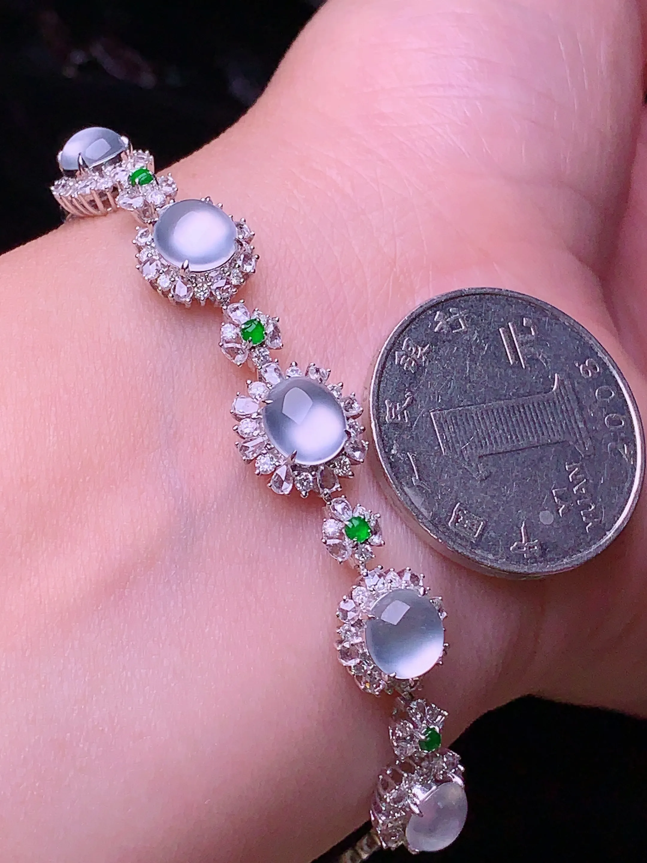 18k金钻镶嵌玻璃种蛋面手链 玉质细腻 色泽清新艳丽 整体尺寸73.5*10.5*7