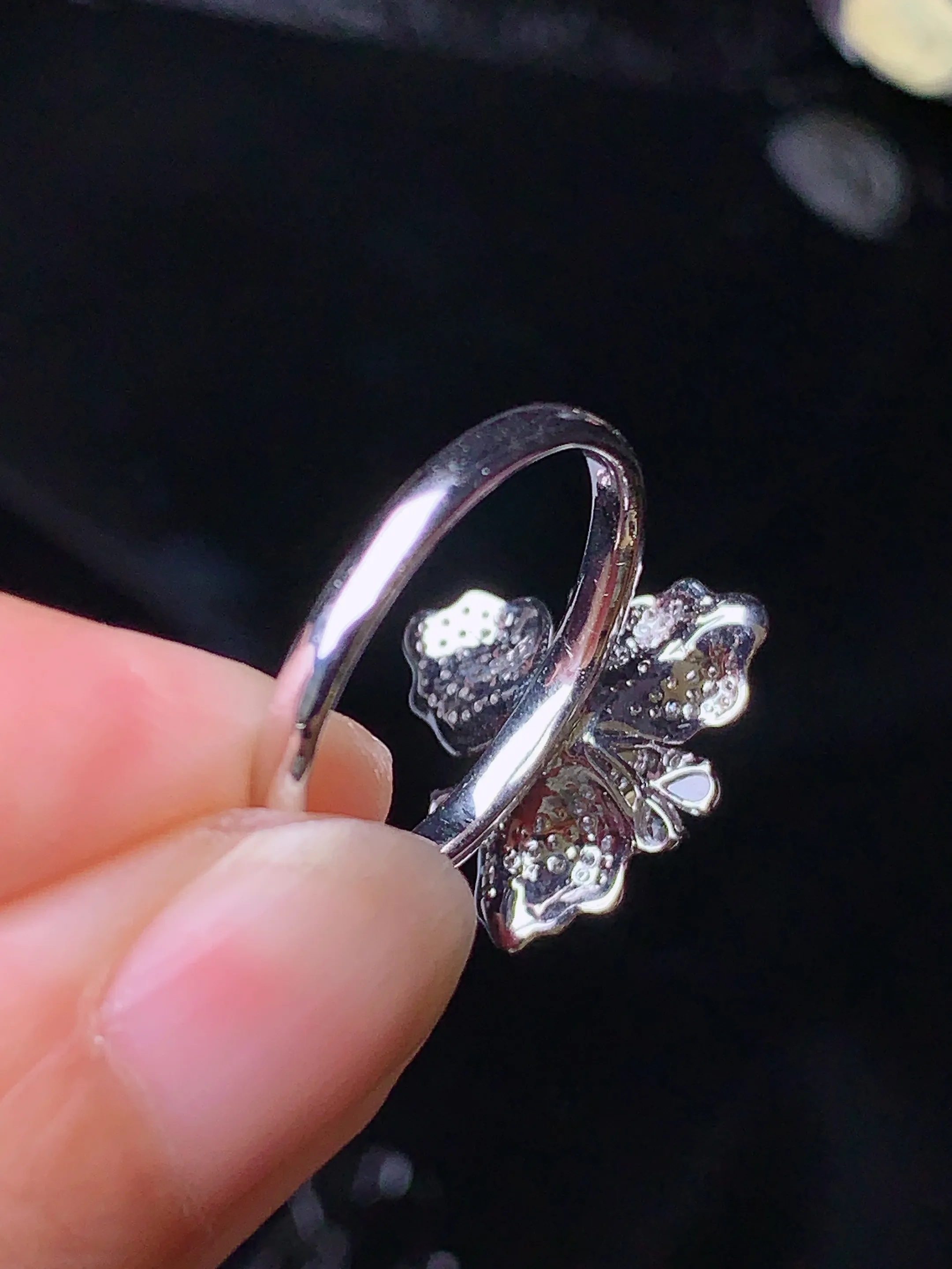 18k金钻镶嵌冰种蛋面戒指 玉质细腻 色泽艳丽 圈口13.5 整体尺寸14.5*16*8.3