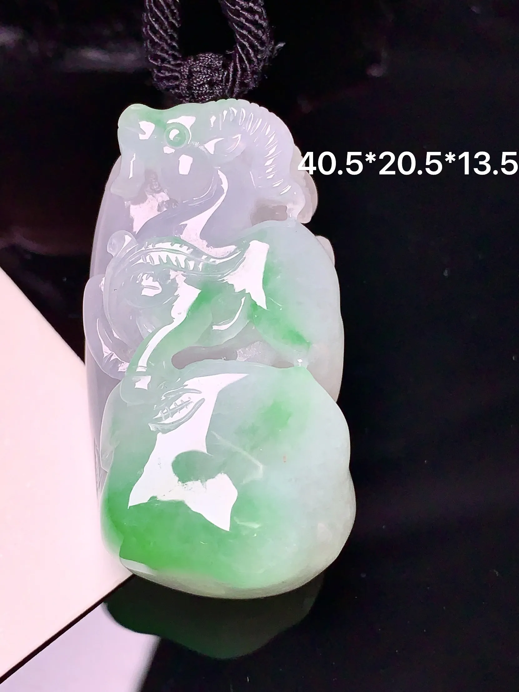 飘绿生肖羊吊坠 玉质细腻 色泽清新艳丽 整体尺寸40.5*20.5*13.5