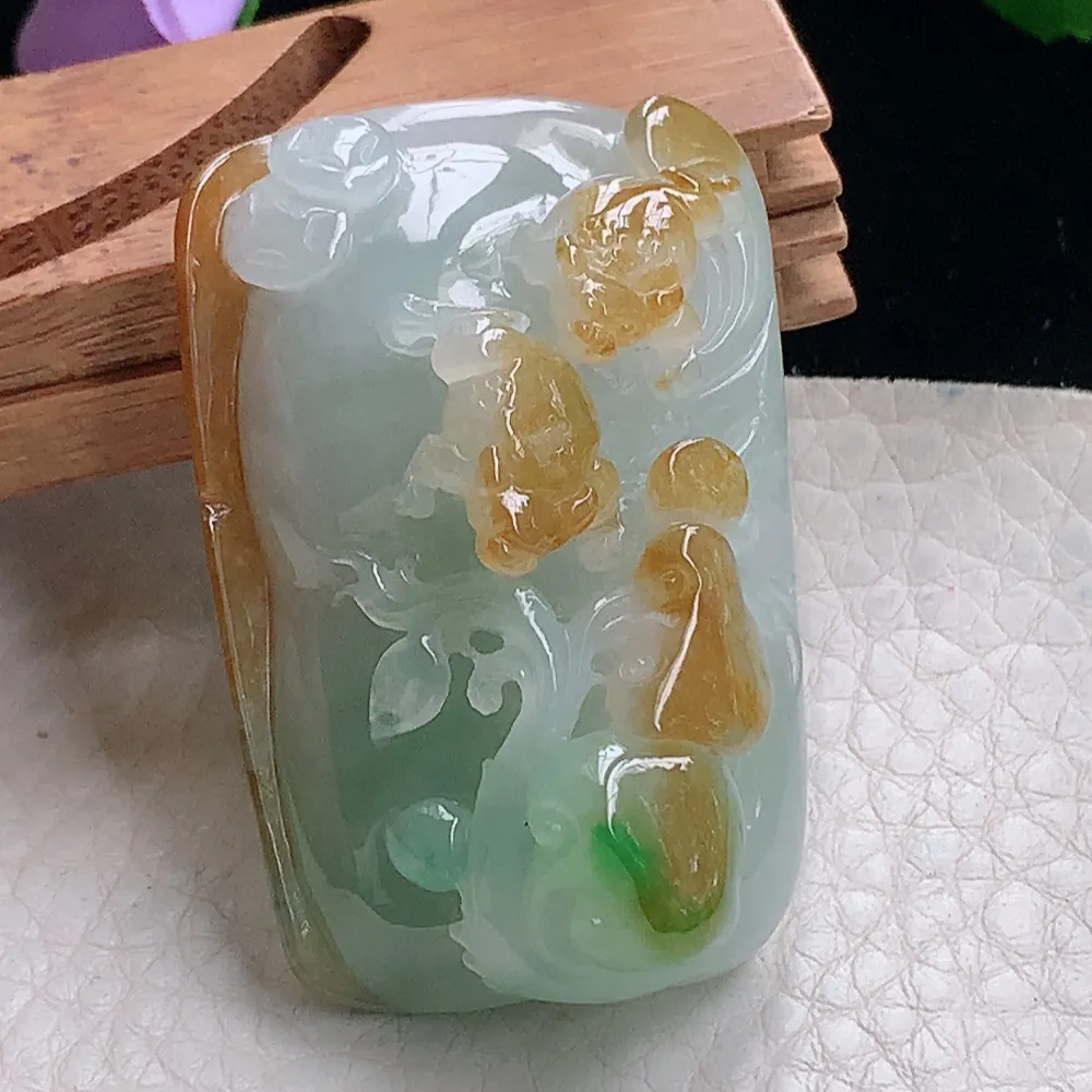 lz自然光47.6*32*17天然缅甸翡翠冰三彩呱呱来财玉吊坠 玉挂件