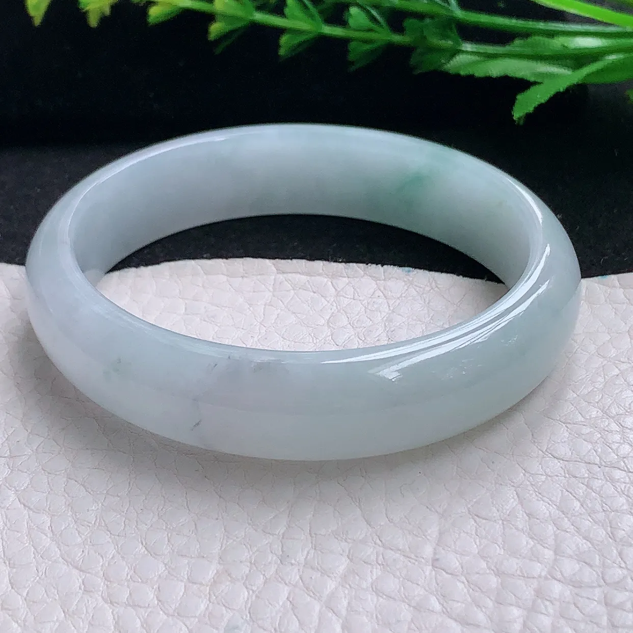 js大圈口58*53*13*6.8贵妃镯 天然缅甸翡翠a货清爽蛋形玉镯子 玉手环