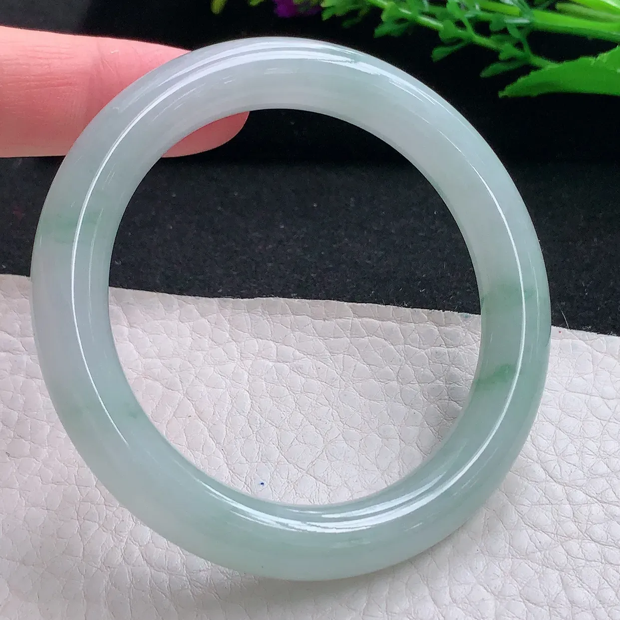 r自然光55*10*9.5美人镯 天然缅甸翡翠a货冰飘花圆条玉镯子 玉手环