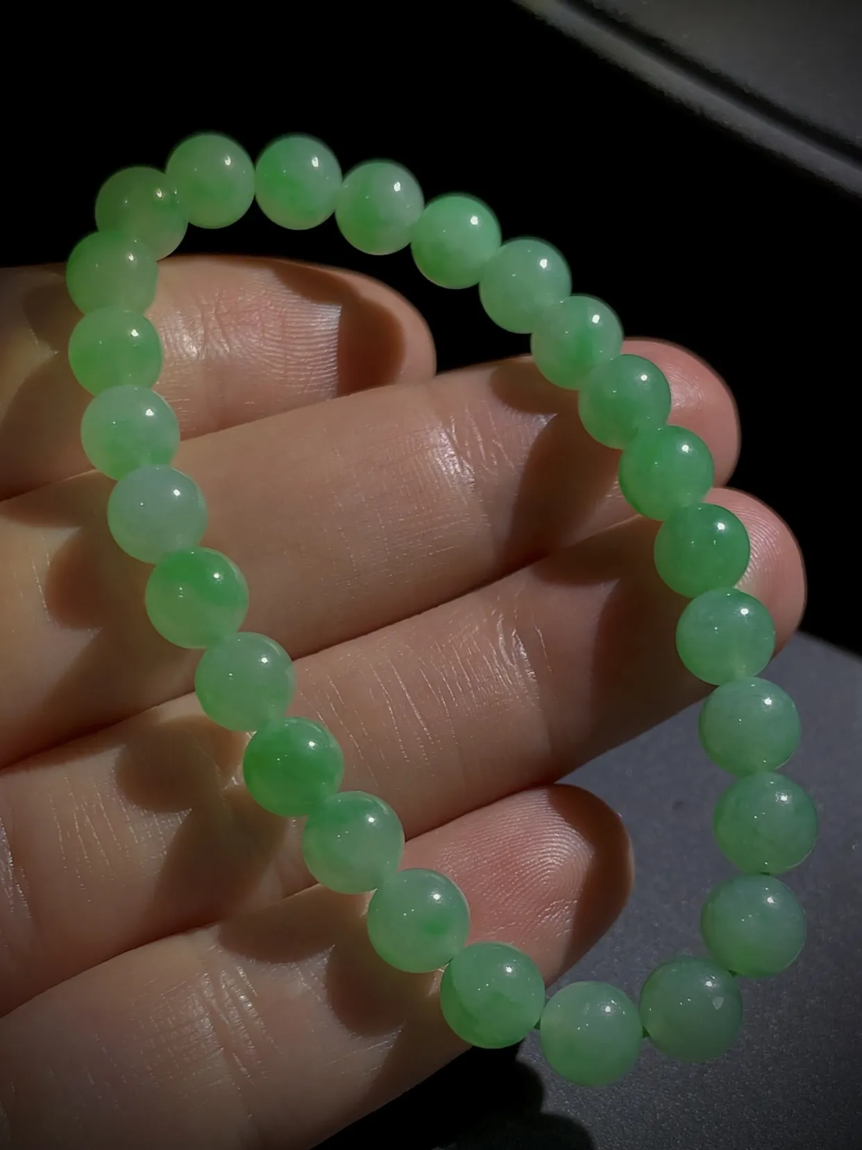 浅绿色手串，直径约6.8mm，26粒，