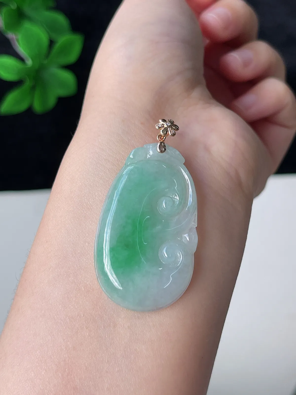 翡翠糯化种飘绿如意