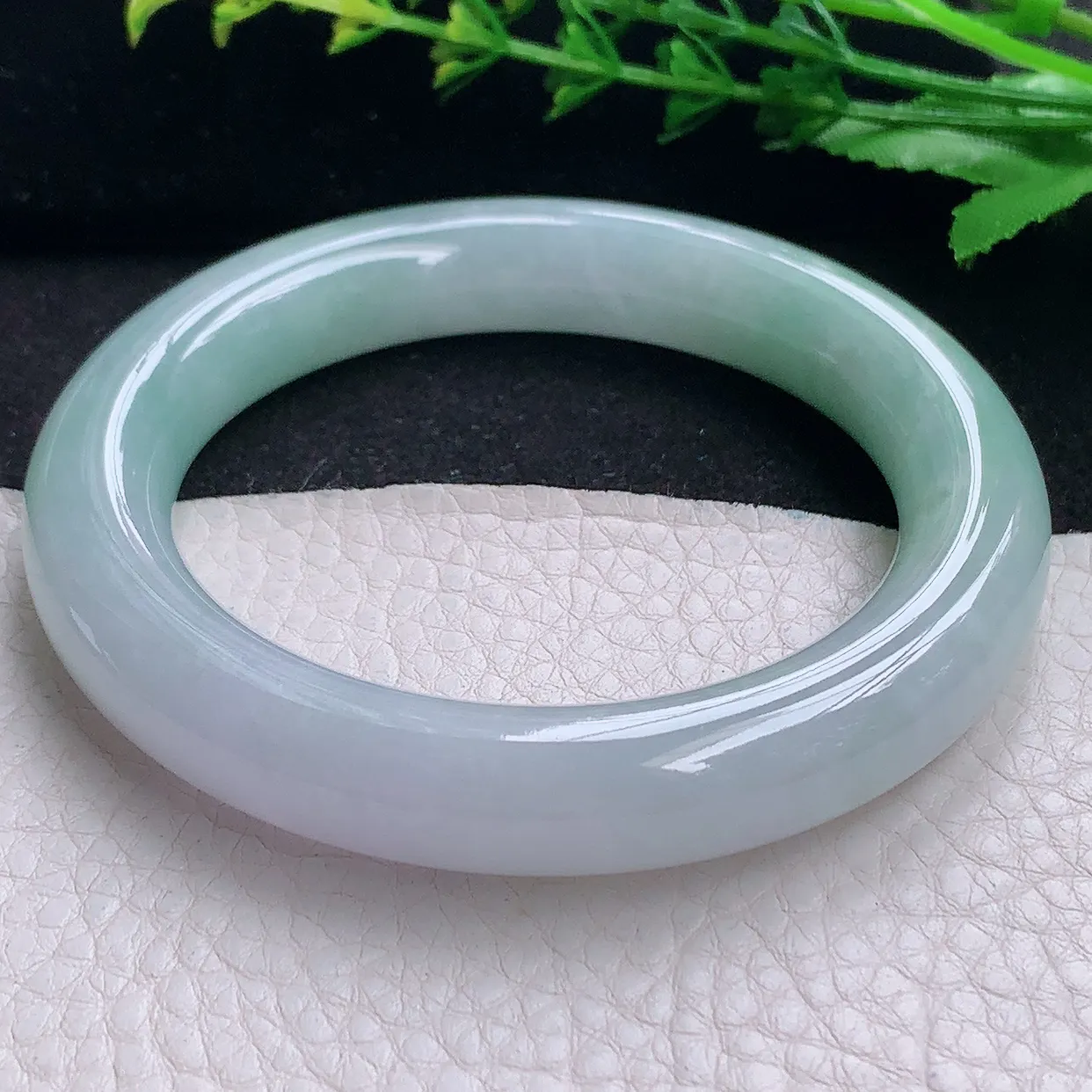 hy自然光57.5*12*11.6胖圆镯 天然缅甸翡翠a货飘绿清新圆条玉镯子 玉手环