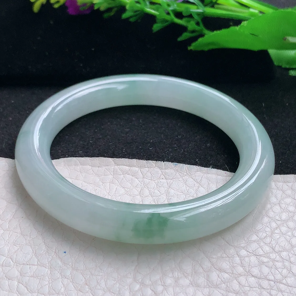 r自然光55*10*9.5美人镯 天然缅甸翡翠a货冰飘花圆条玉镯子 玉手环