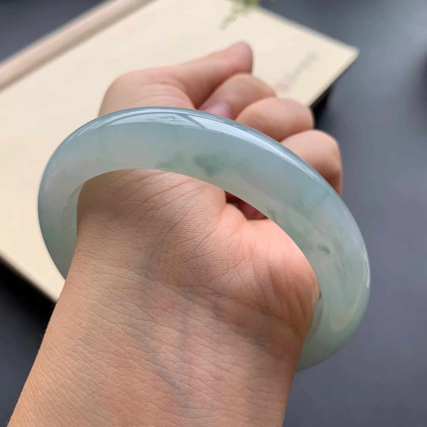 59圈口冰飘花正圈手镯 尺寸：59-12.8-8.5，无纹裂，水润起胶，细腻光滑