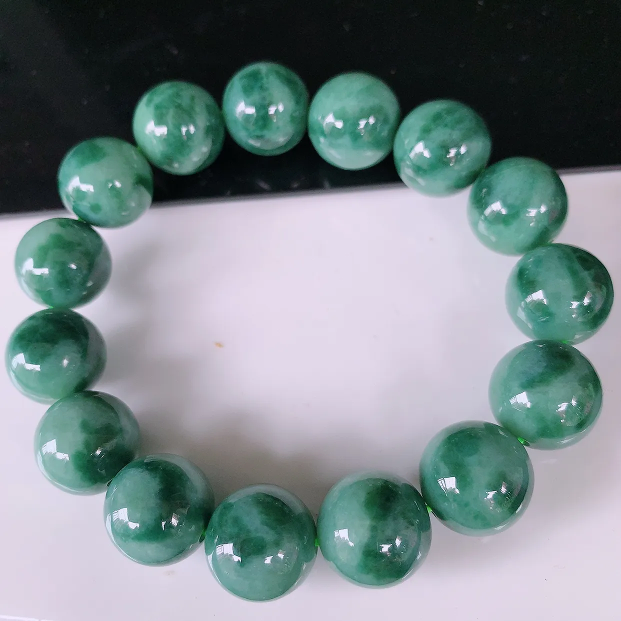 自然光实拍，冰润飘花圆珠翡翠手串，颜色丰富，料子细腻，高档大气，自戴送礼佳品！#001.1取一尺寸14mm