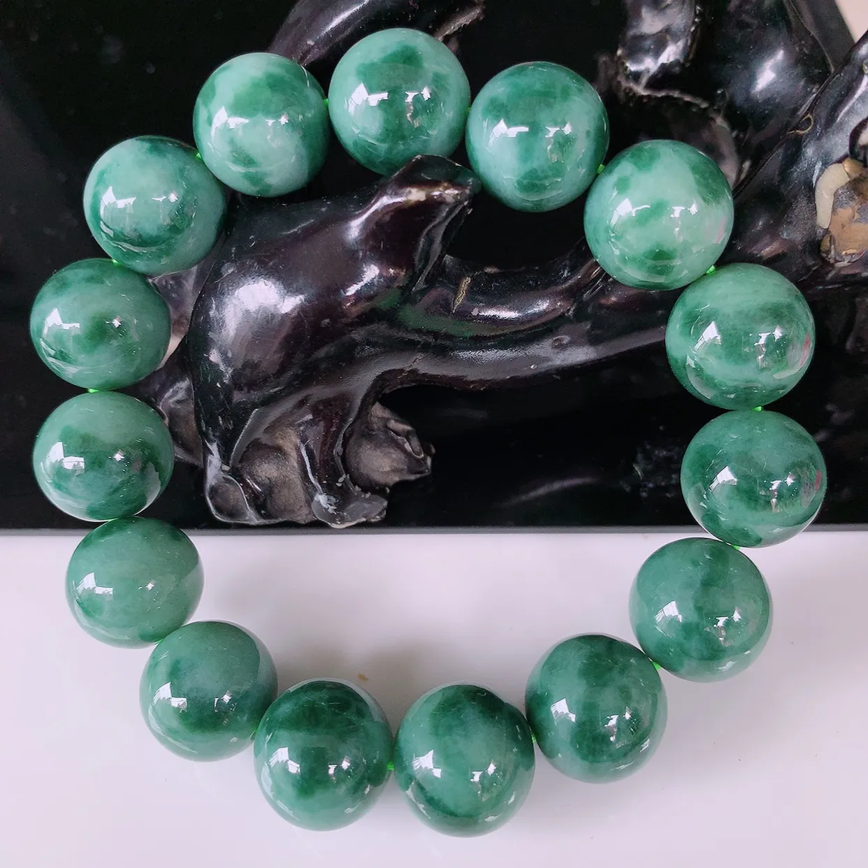 自然光实拍，大颗冰润飘花翡翠手链手串，种老水足，冰清玉润  颜色漂亮  #001.1取一尺寸14mm