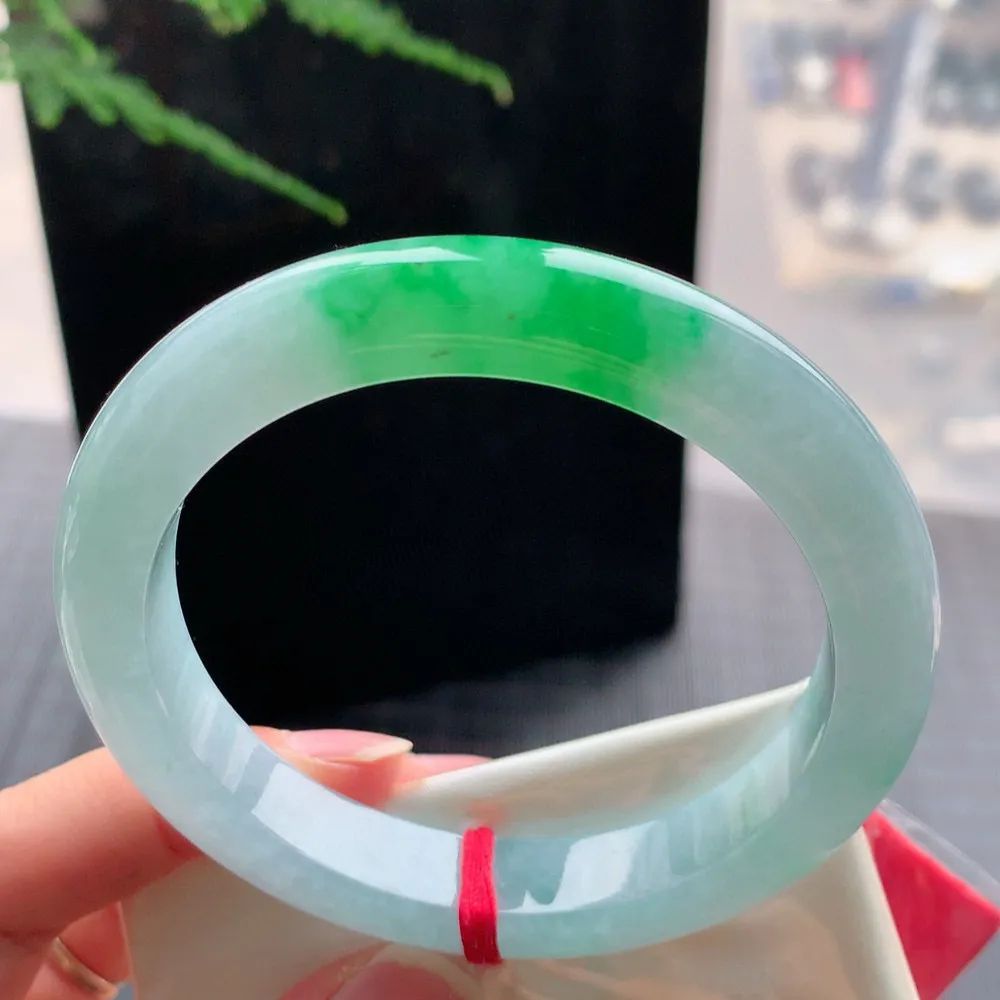 正圈冰阳绿 无瑕 尺寸:56.6/10.9/8.8 种色兼备