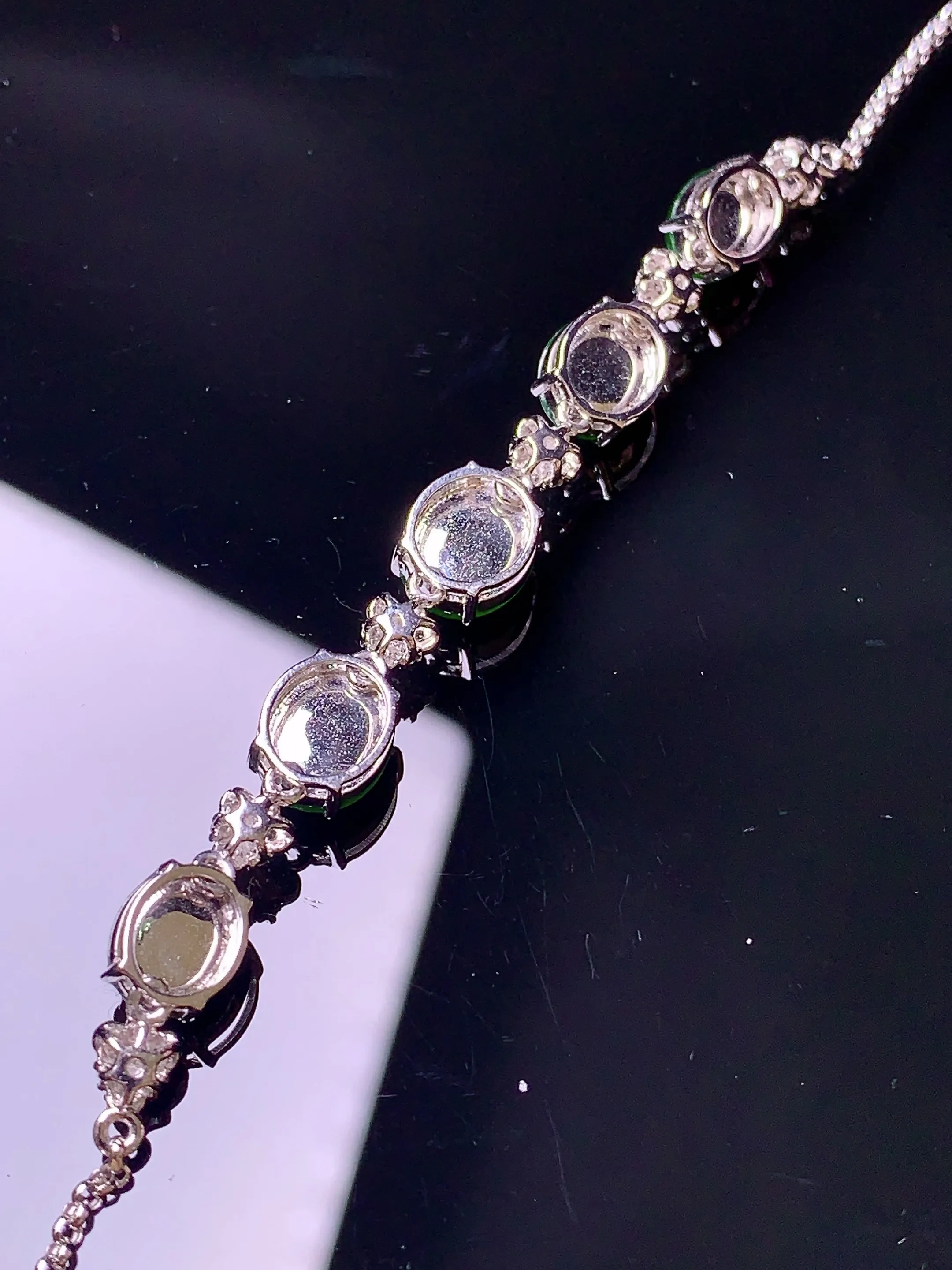 18k金钻镶嵌满绿蛋面手链 玉质细腻 色泽艳丽 整体尺寸66.6*6.6*4.7