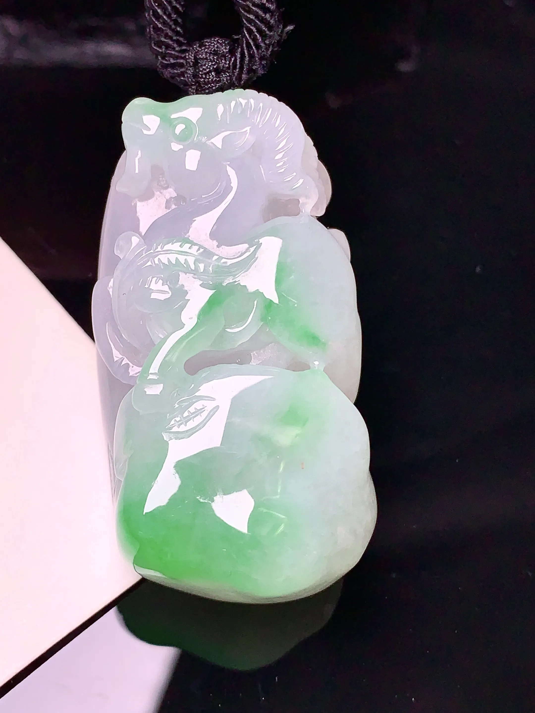 飘绿生肖羊吊坠 玉质细腻 色泽清新艳丽 整体尺寸40.5*20.5*13.5