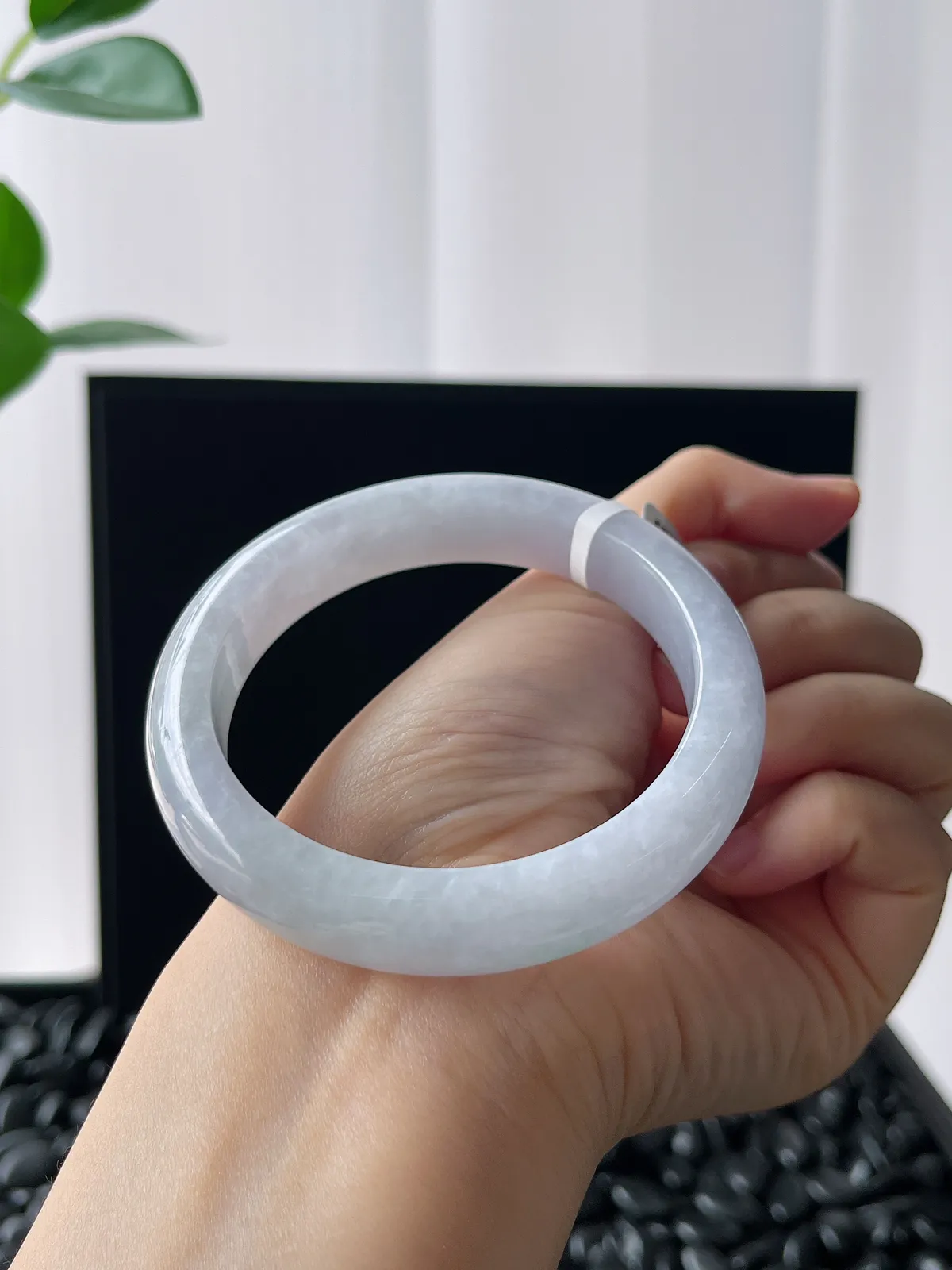 正圈57圈口，翡翠糯化种浅紫色手镯