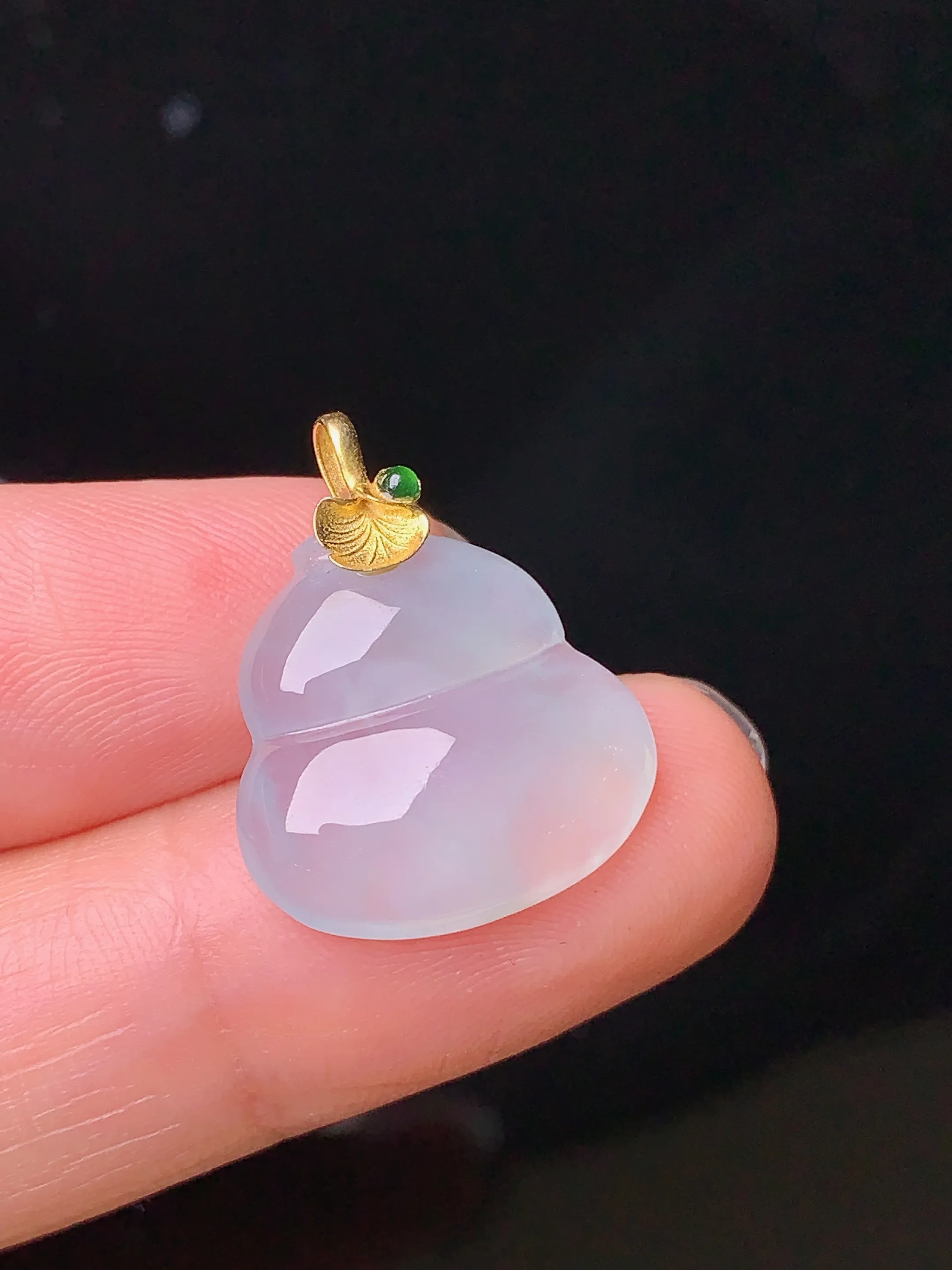 18k金镶嵌冰种葫芦吊坠 玉质细腻 色泽艳丽 整体尺寸21*16.7*4.8