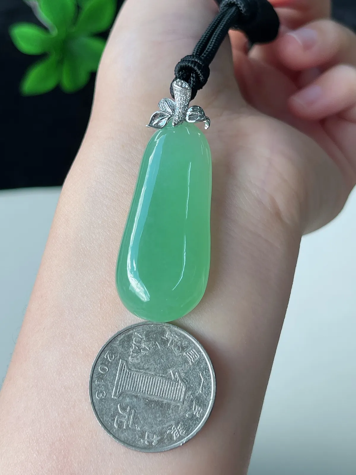 翡翠冰糯种浅绿色胶胶润润福瓜