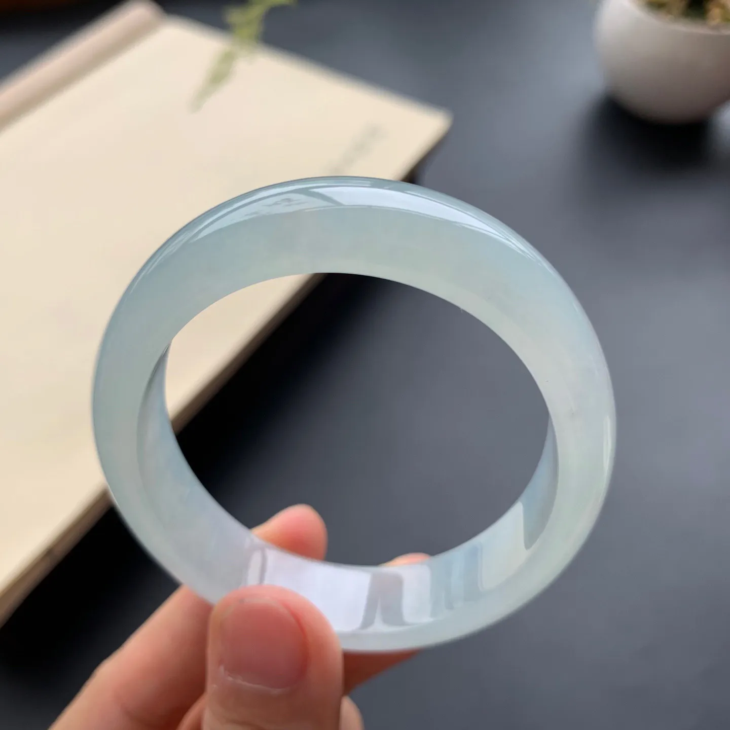 55圈口冰种贵妃手镯 尺寸：55-48.5-13-6.8，无纹裂，水润起胶，白净透亮