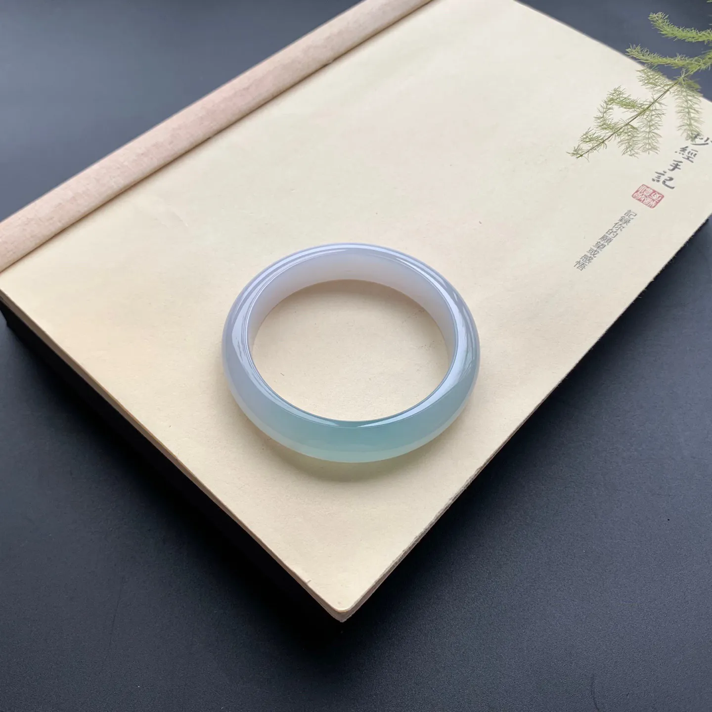 60.3圈口冰晴底正圈手镯 尺寸：60.3-13.3-8.5，无纹裂，水润光滑，细腻起胶