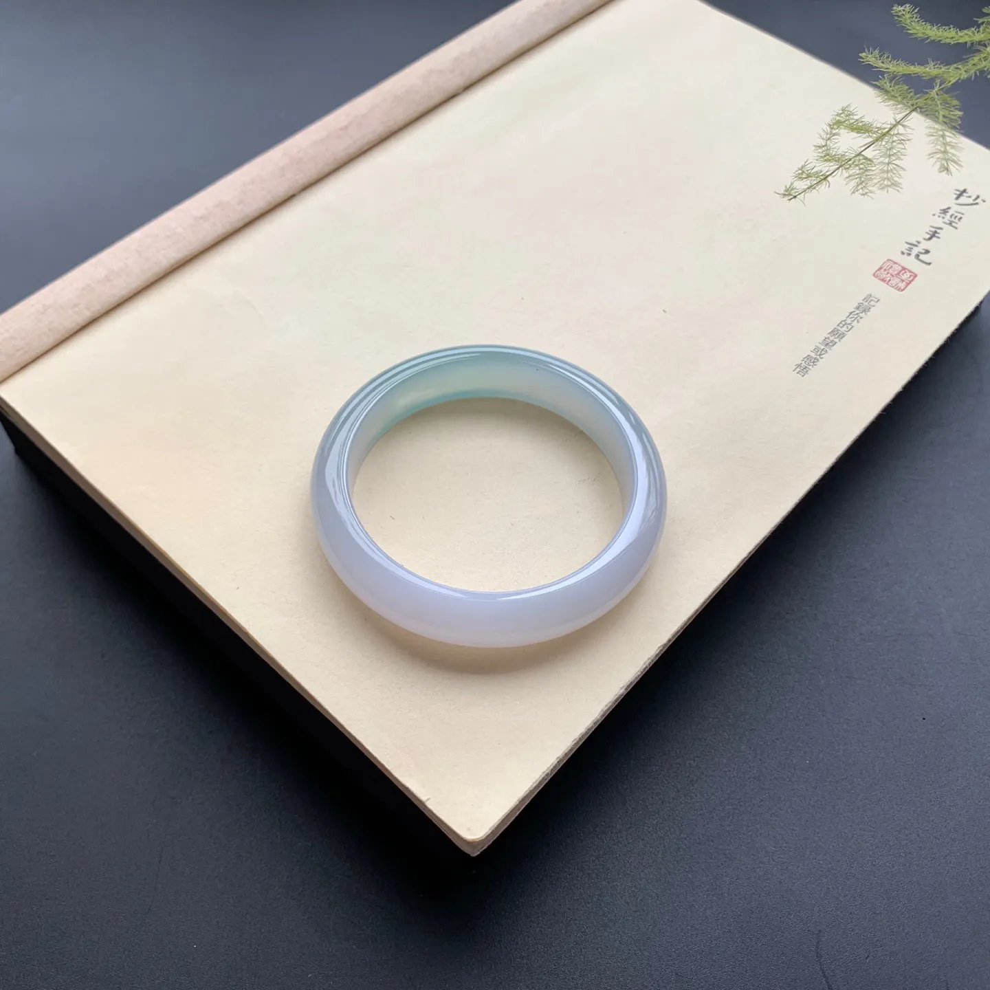 60.3圈口冰晴底正圈手镯 尺寸：60.3-13.3-8.5，无纹裂，水润光滑，细腻起胶