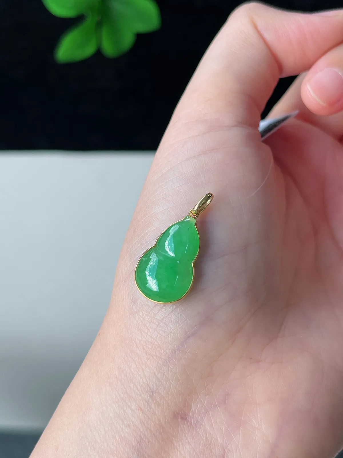 翡翠冰糯种绿色葫芦