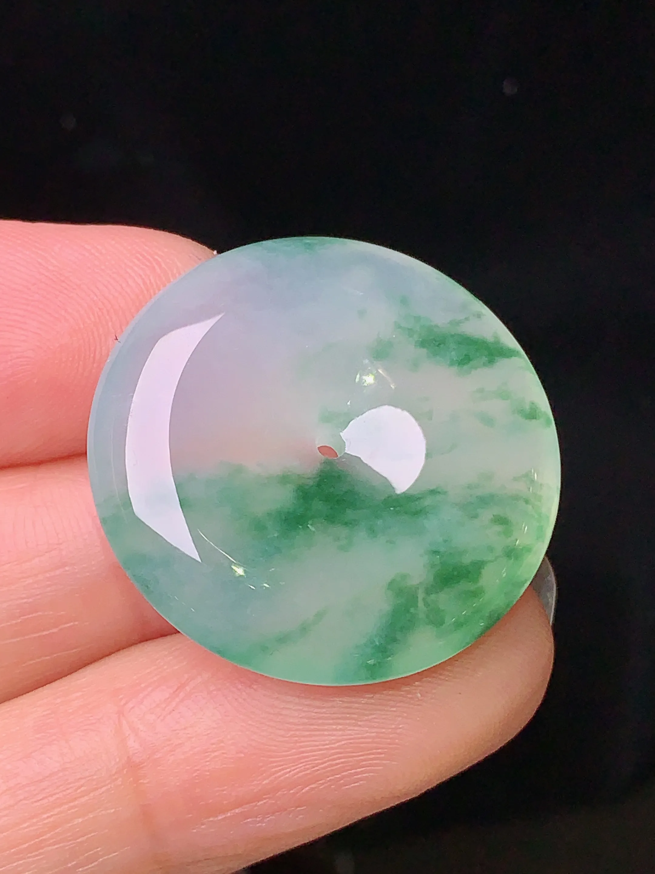 冰种飘绿平安扣吊坠 玉质细腻 色泽清新艳丽 整体尺寸25.5*5.6