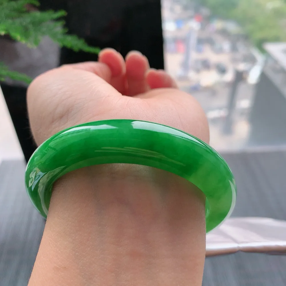 正圈满色阳绿 无瑕 尺寸:54.2/12.4/9.3 色好