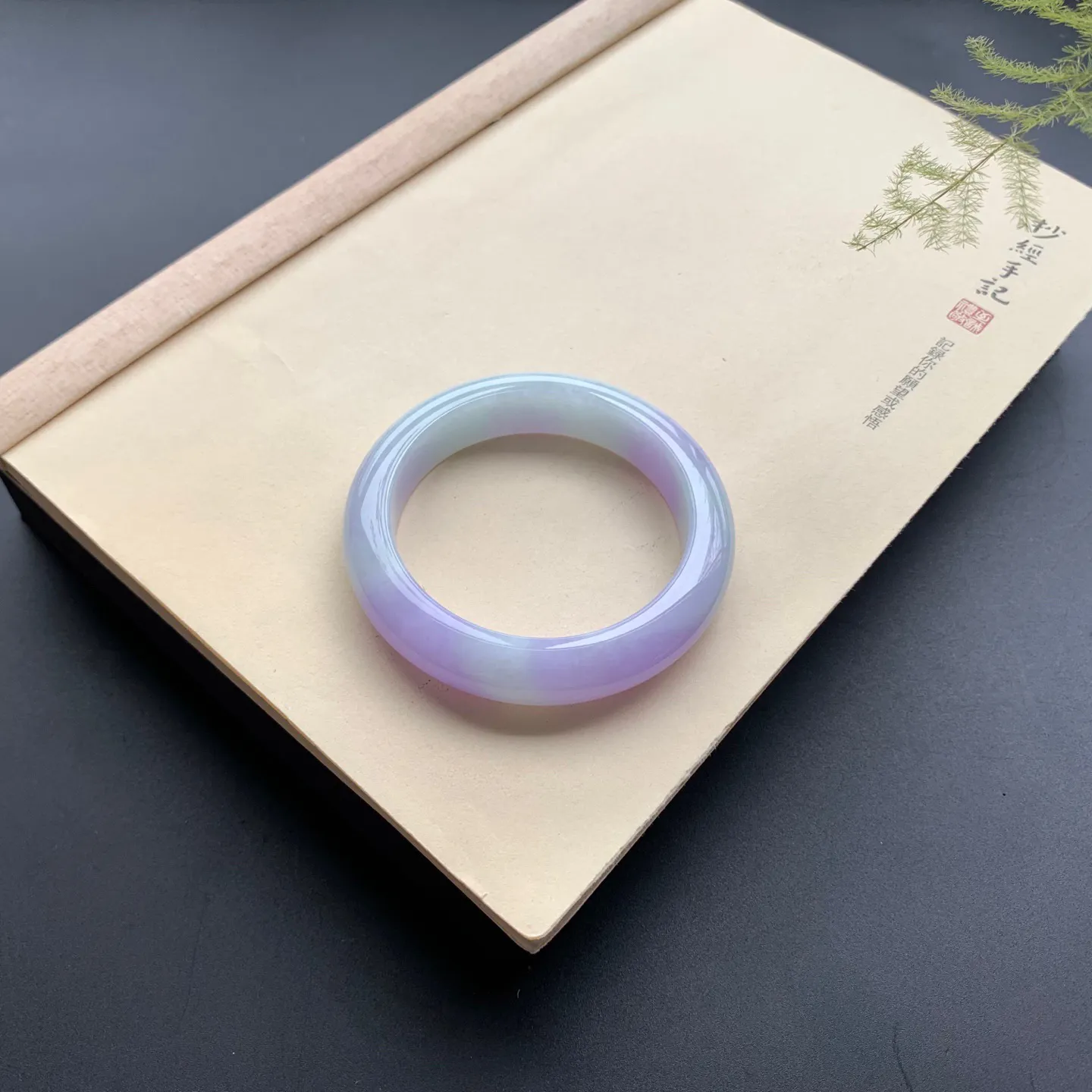 60.5圈口紫罗兰正圈手镯 尺寸：60.5-14-10，无纹裂，色泽仙美，版型厚装