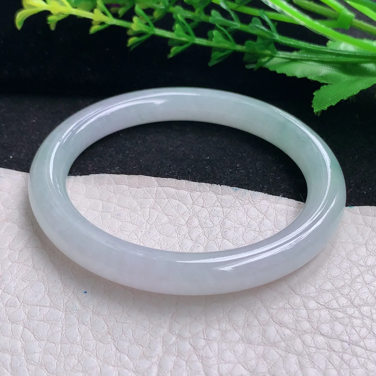 n自然光54.5*8.3美人镯 天然缅甸翡翠a货冰飘花清秀圆条玉镯子 叮当镯