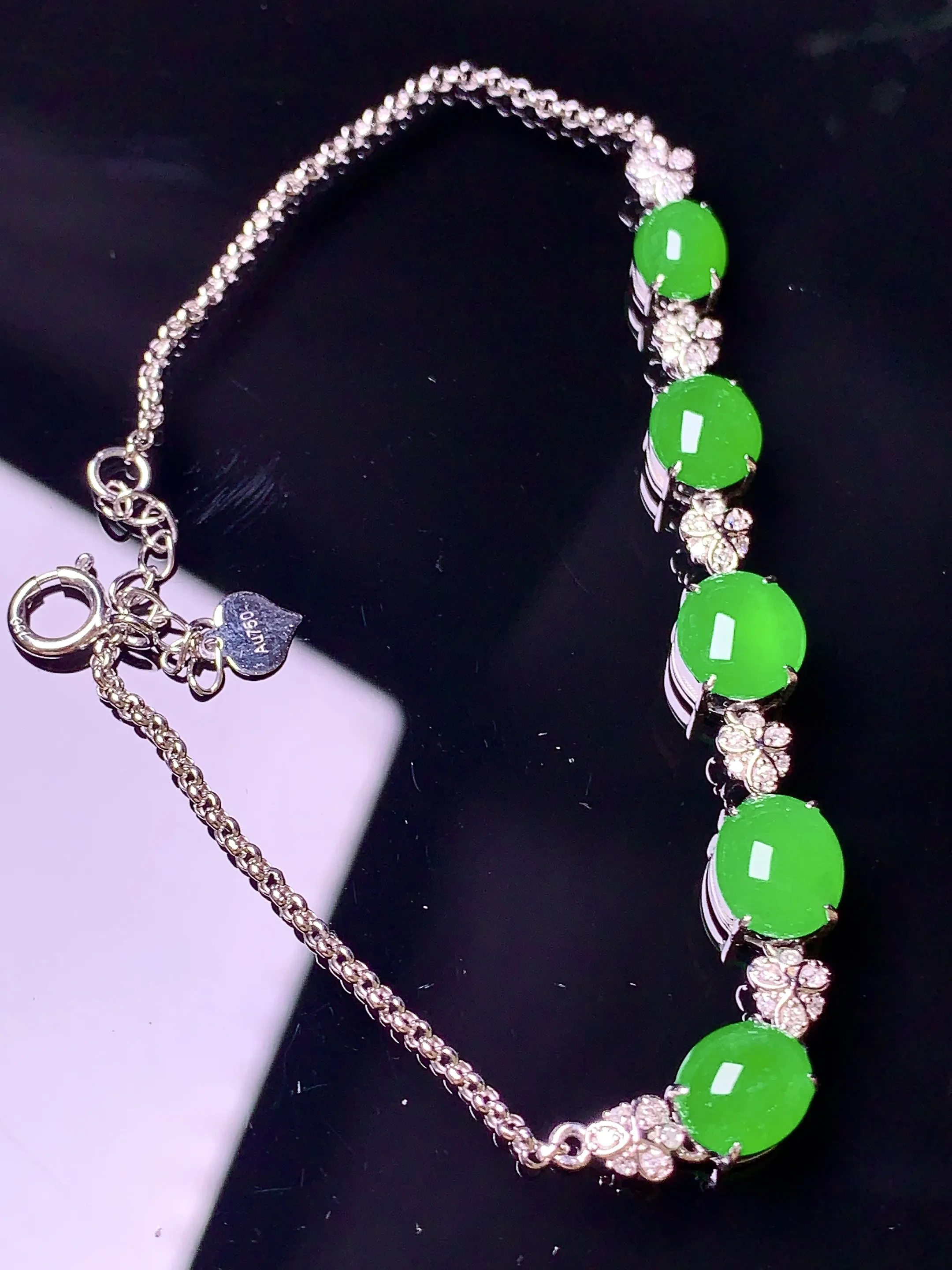 18k金钻镶嵌满绿蛋面手链 玉质细腻 色泽艳丽 整体尺寸66.6*6.6*4.7