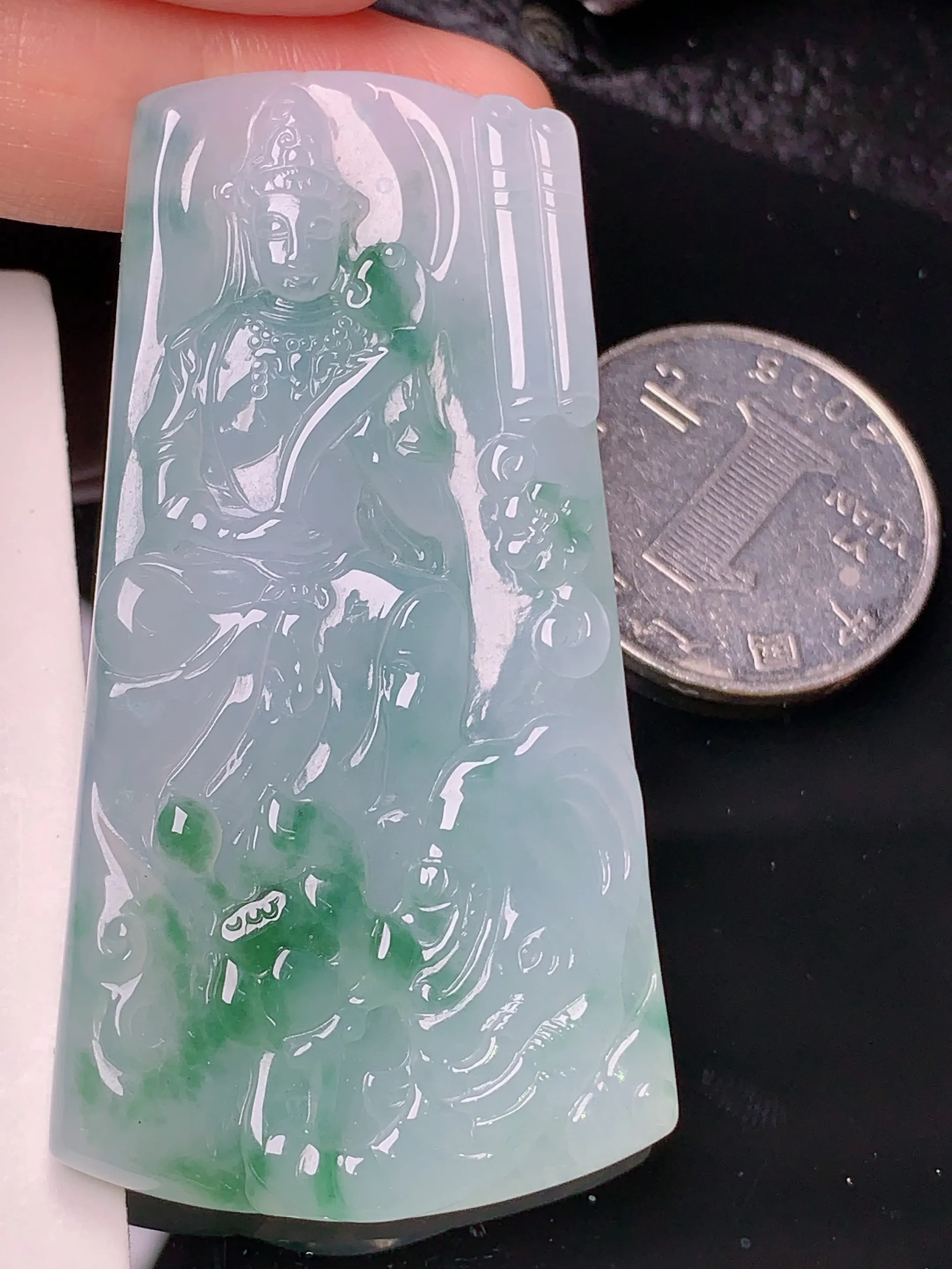 飘绿普贤观音菩萨吊坠 玉质细腻 色泽清新艳丽 整体尺寸60*32*5.5