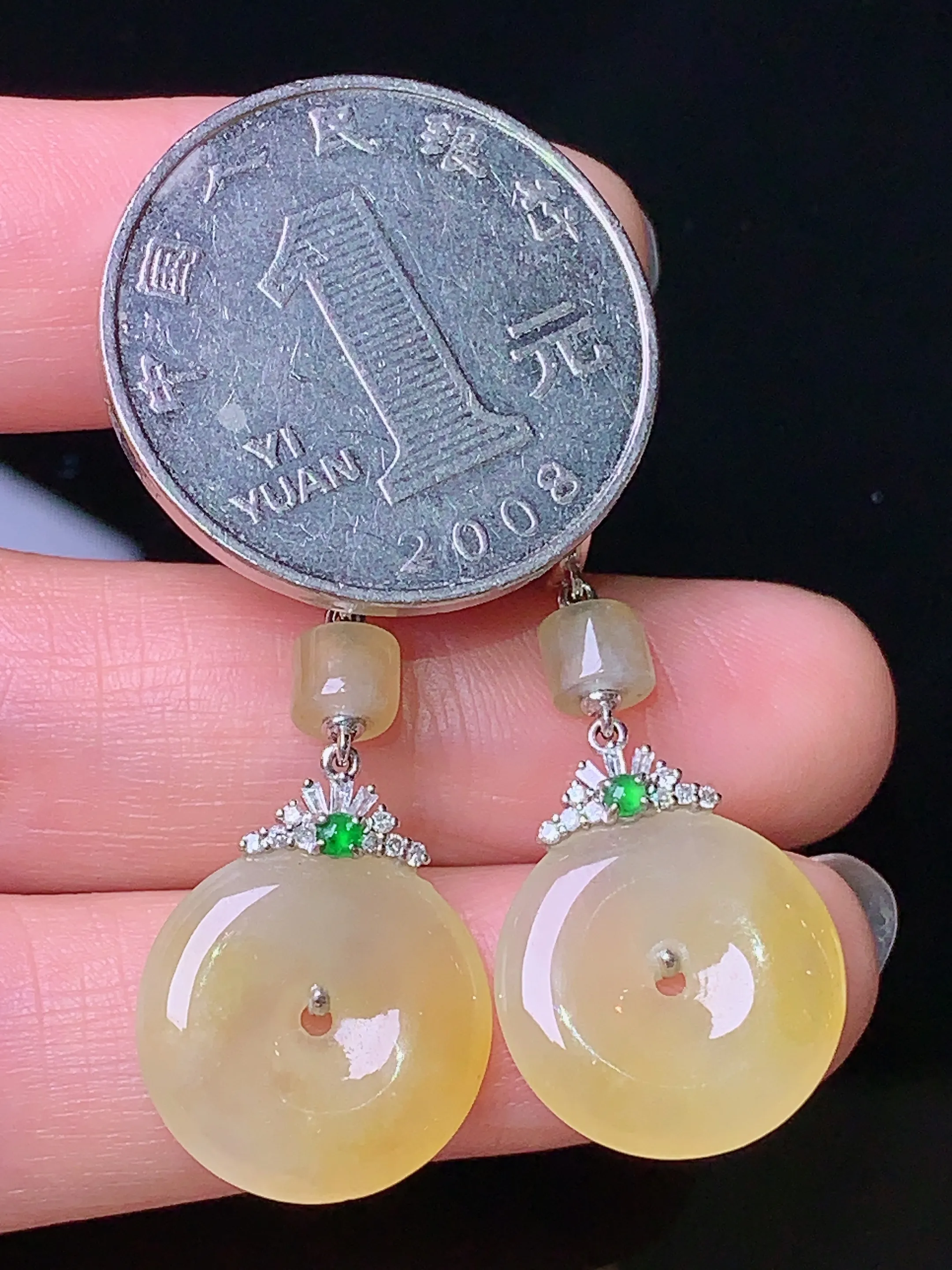 18k金钻镶嵌黄翡平安扣耳坠 玉质细腻 色泽艳丽 整体尺寸39.2*15*3