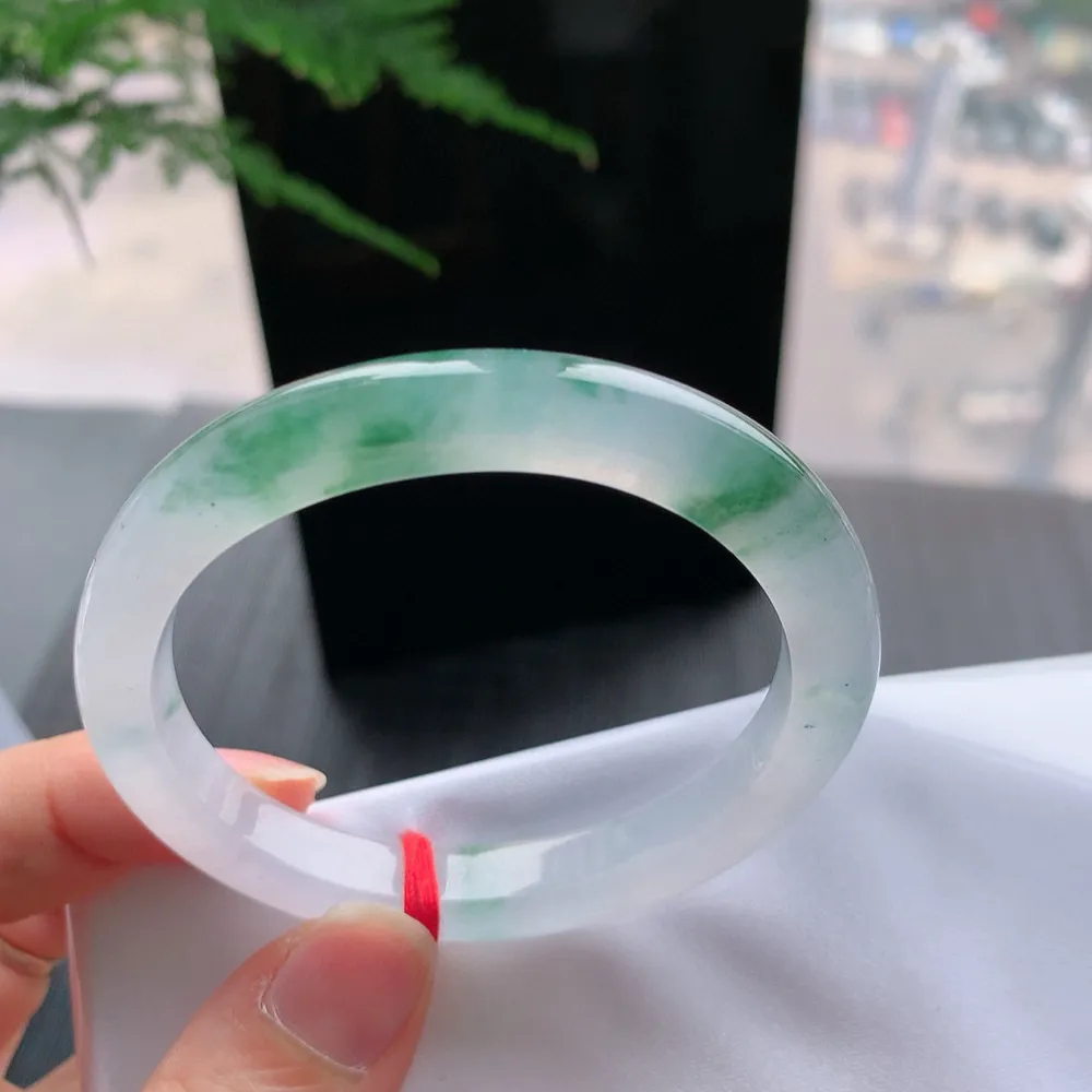 贵妃冰玻飘花 微纹 尺寸:52.3/45/8.4/7 花美 种水好