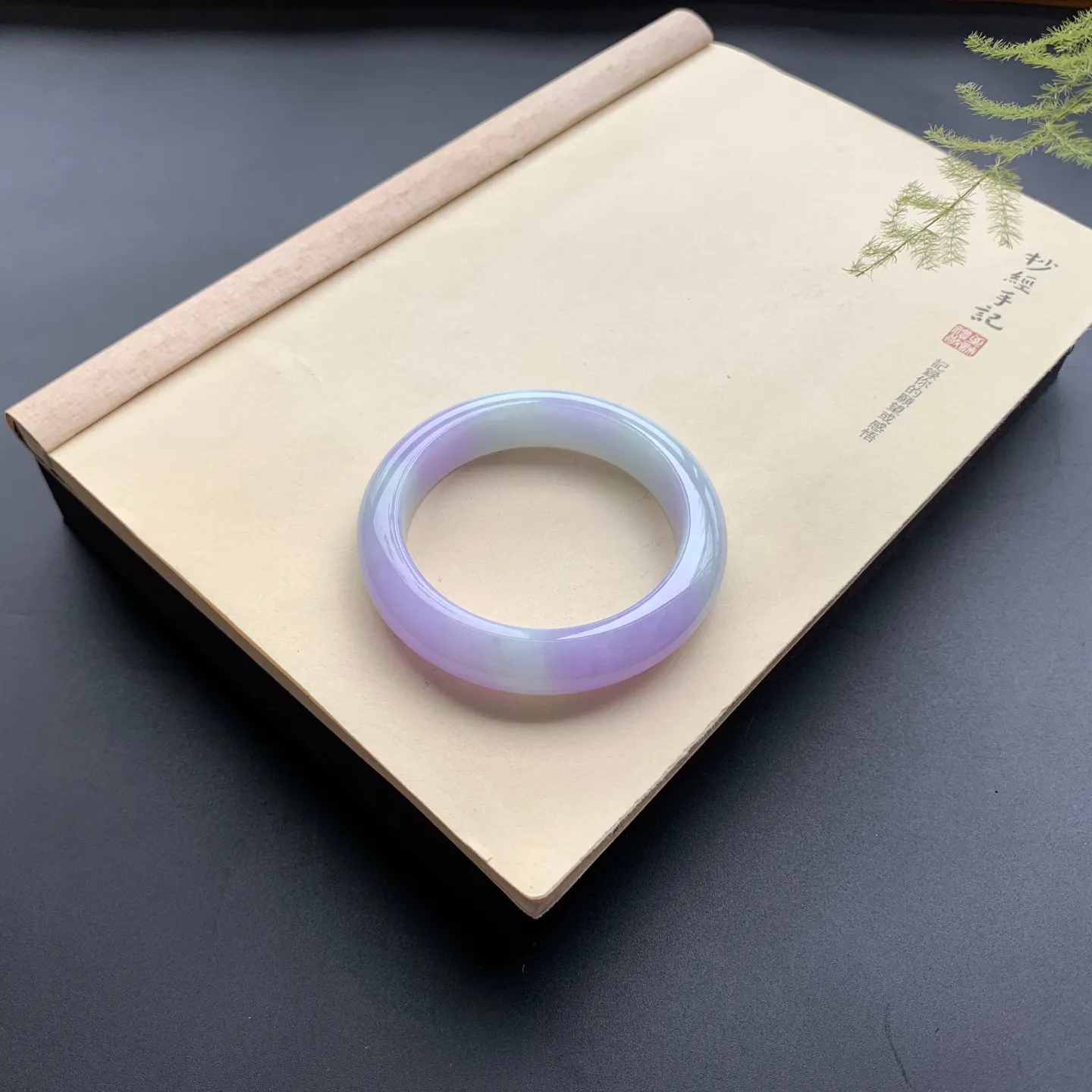 60.5圈口紫罗兰正圈手镯 尺寸：60.5-14-10，无纹裂，色泽仙美，版型厚装