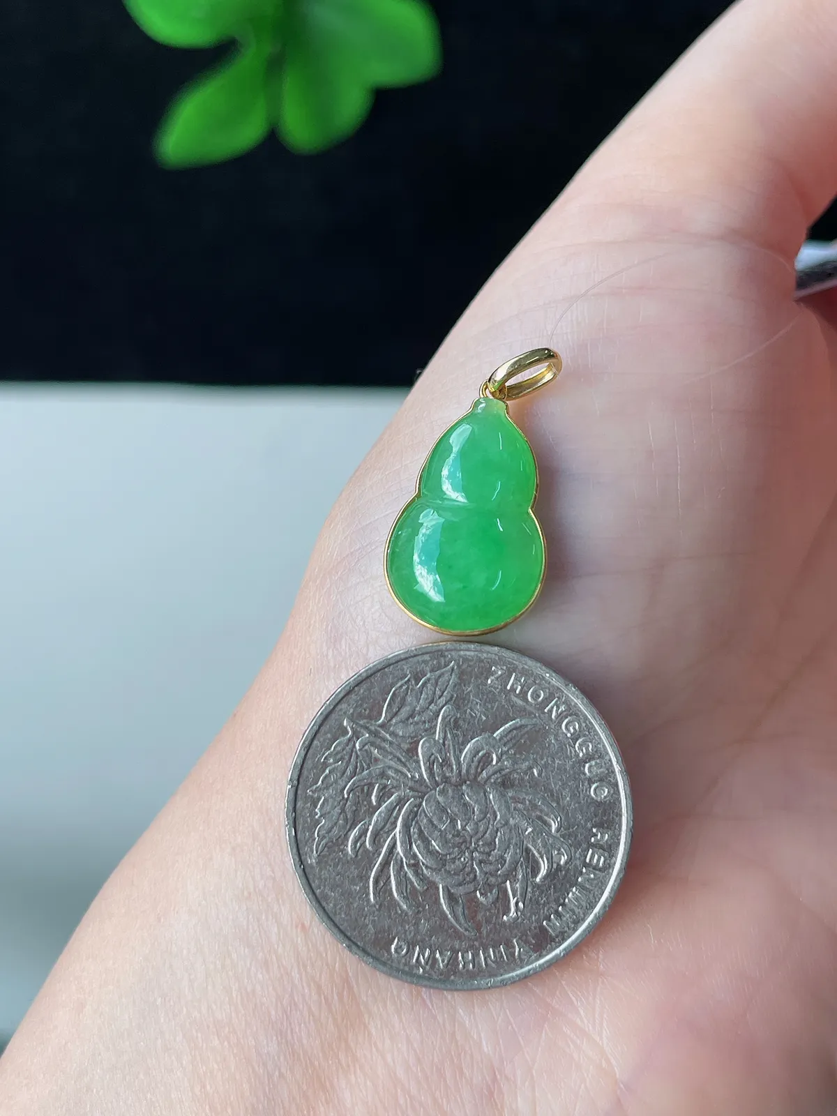 翡翠冰糯种绿色葫芦