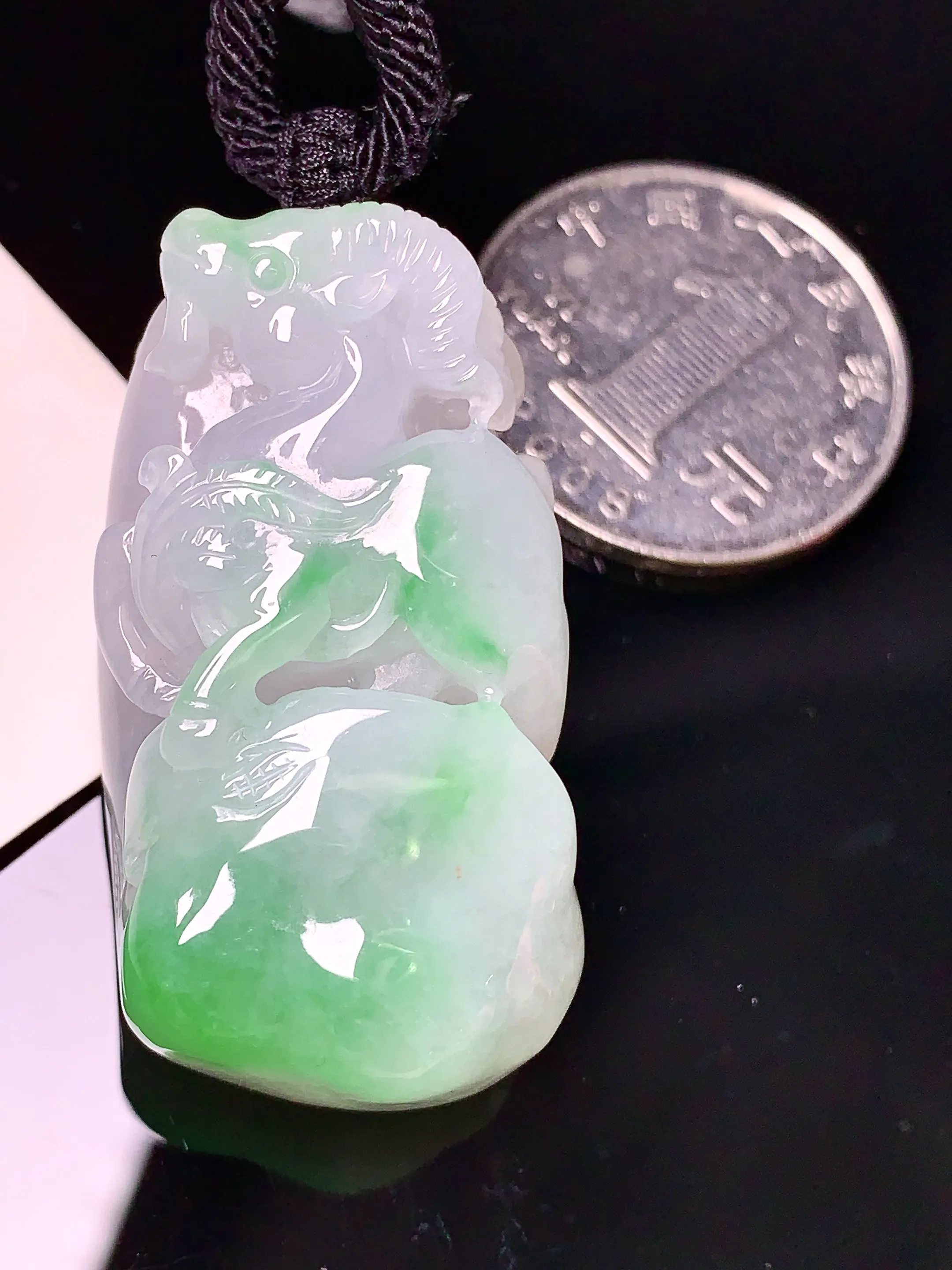 飘绿生肖羊吊坠 玉质细腻 色泽清新艳丽 整体尺寸40.5*20.5*13.5