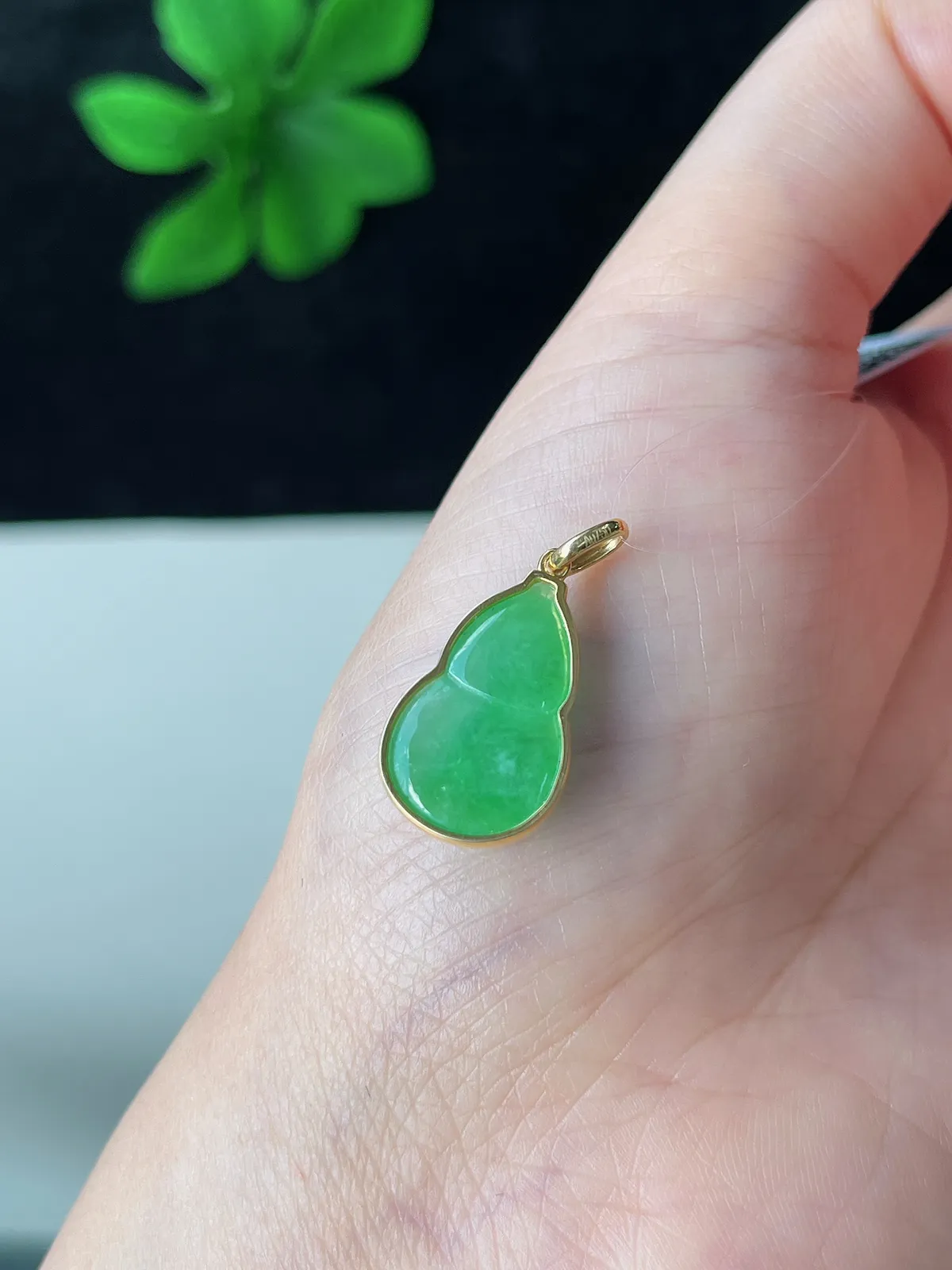 翡翠冰糯种绿色葫芦