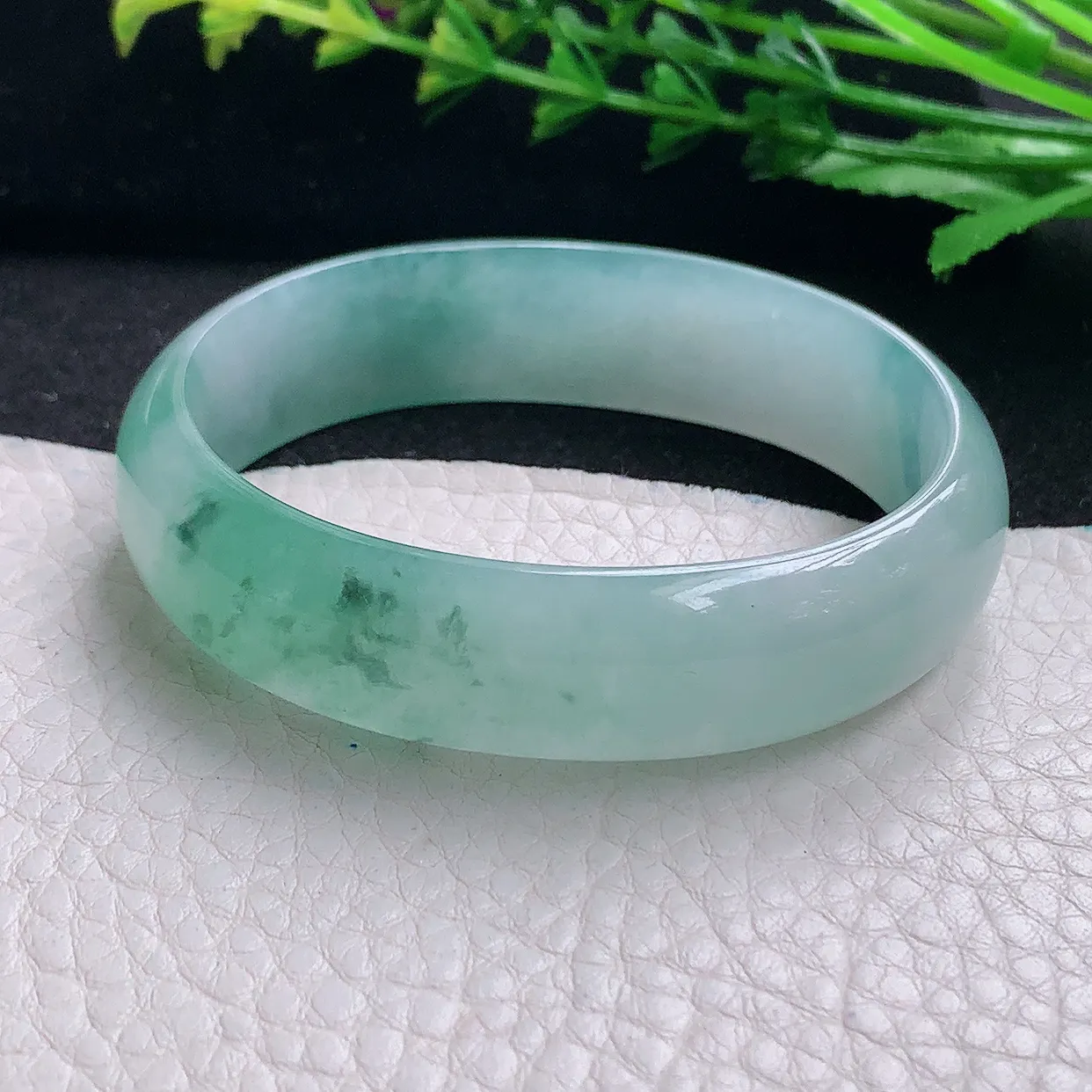 js自然光54.6*48.8*14.8*6贵妃镯 天然缅甸翡翠a货冰飘花蛋形玉镯子 玉手环