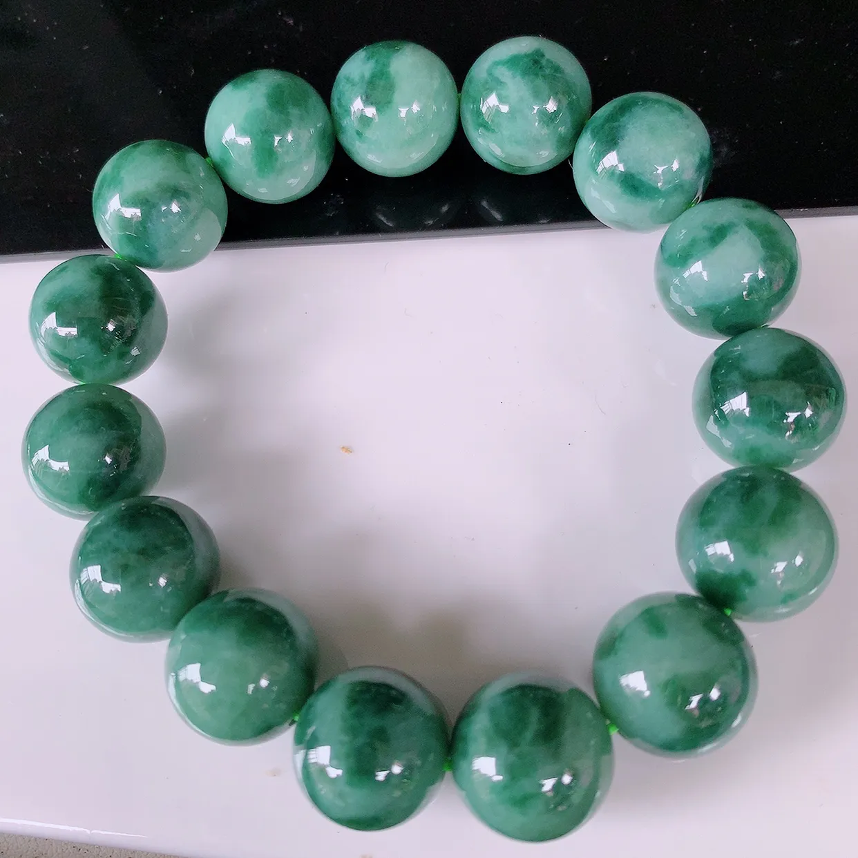 自然光实拍，冰润飘花圆珠翡翠手串，颜色丰富，料子细腻，高档大气，自戴送礼佳品！#001.1取一尺寸14mm