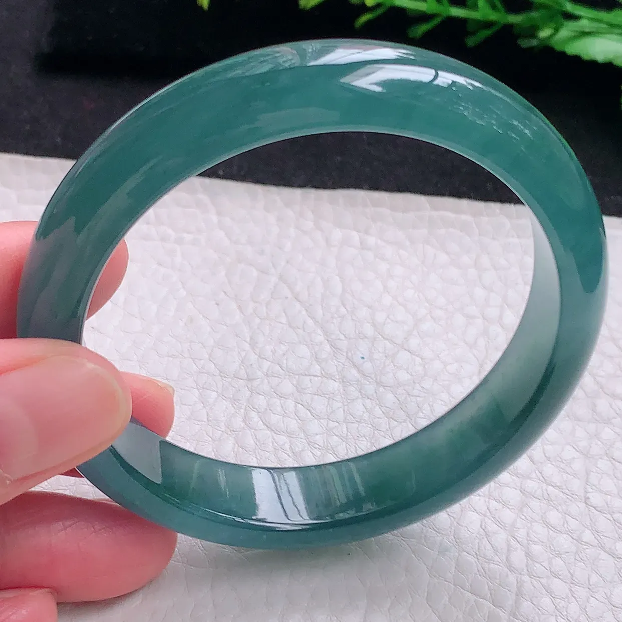 yh自然光57.8*137.5平安镯 天然翡翠a货冰蓝宽边玉镯子 玉手环