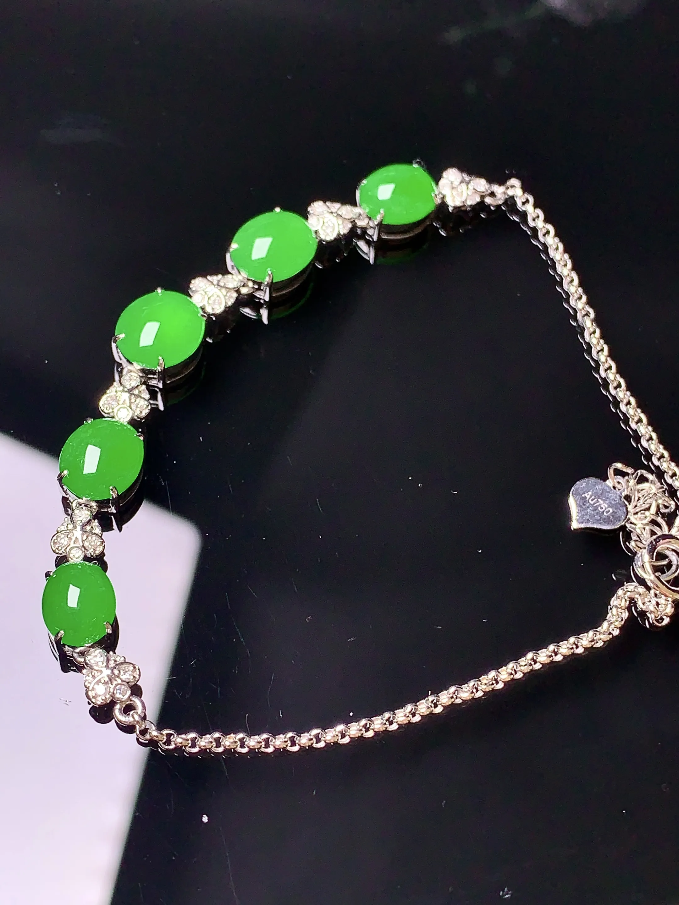 18k金钻镶嵌满绿蛋面手链 玉质细腻 色泽艳丽 整体尺寸66.6*6.6*4.7
