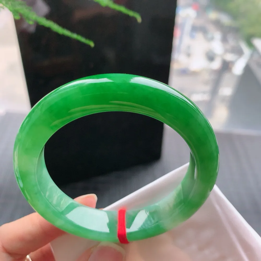 正圈满色阳绿 无瑕 尺寸:54.2/12.4/9.3 色好