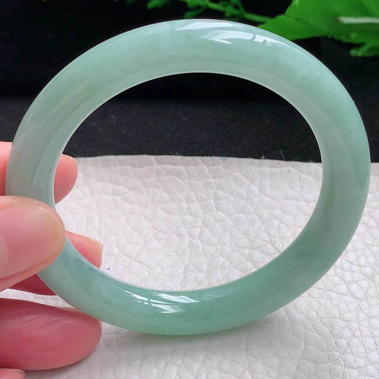 n自然光55.5*9.6*9.3美人镯 天然缅甸翡翠a货清新水绿圆条玉镯子 玉手环