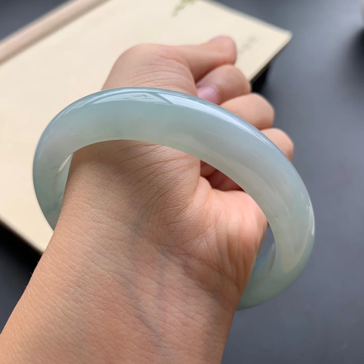 59圈口冰飘花正圈手镯 尺寸：59-12.8-8.5，无纹裂，水润起胶，细腻光滑