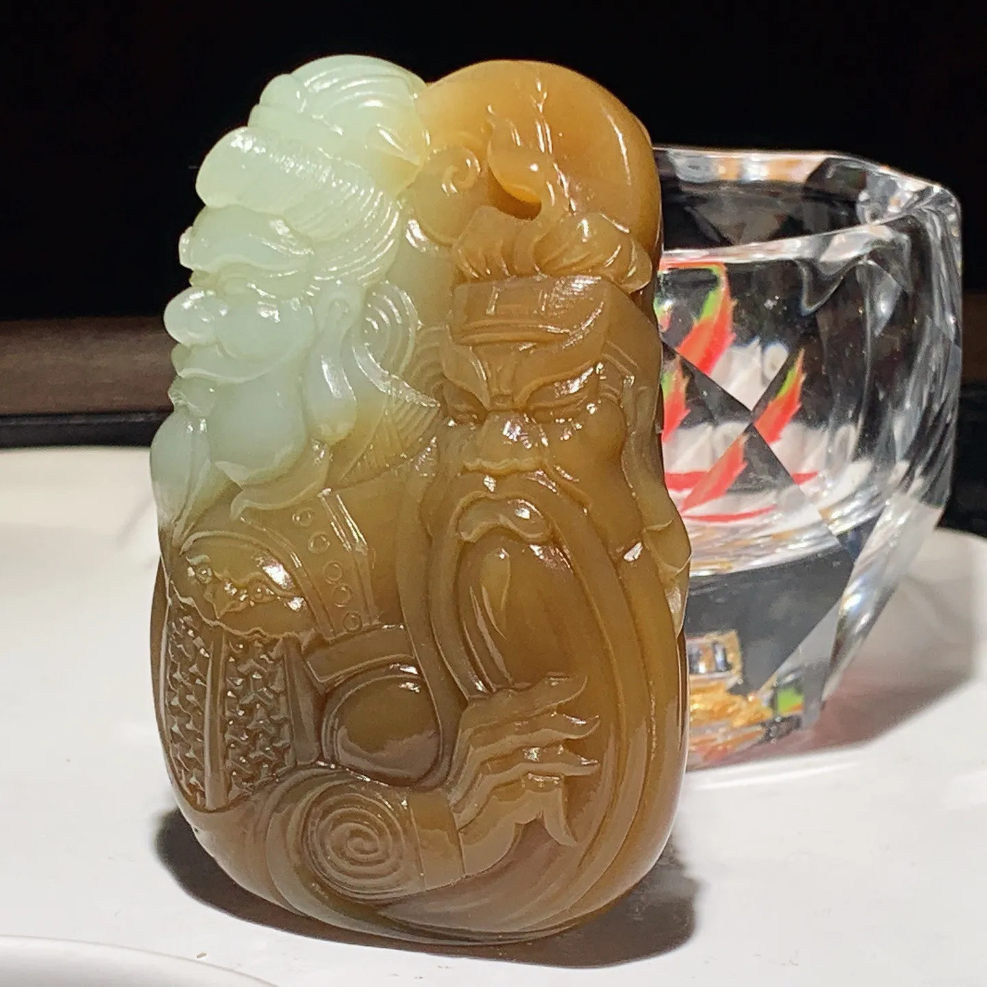 新疆和田玉且末糖桃园三结义把件。尺寸69/50/25重135.5克。玉质细腻油润。手推出油。佩戴高端