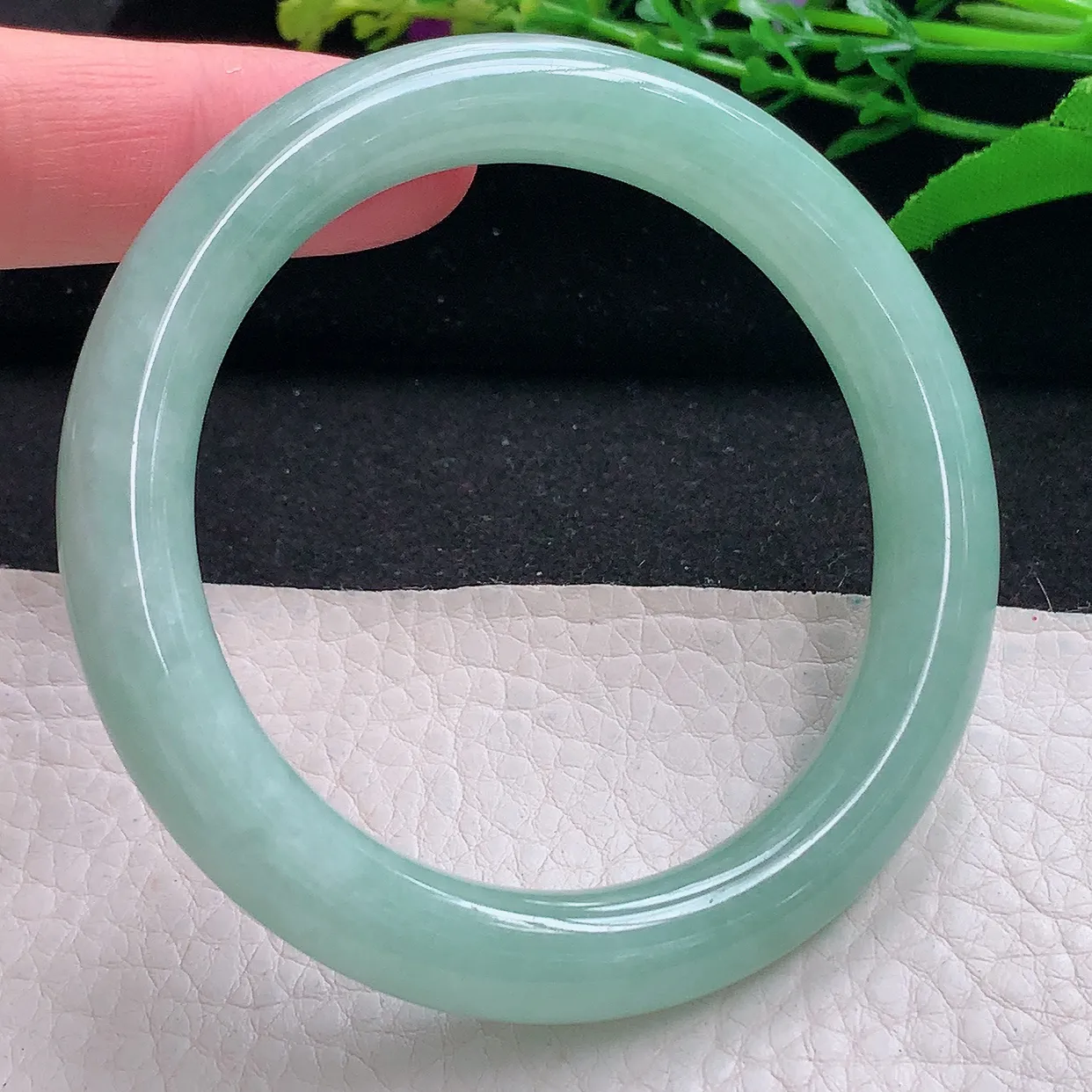 n自然光55.5*9.6*9.3美人镯 天然缅甸翡翠a货清新水绿圆条玉镯子 玉手环