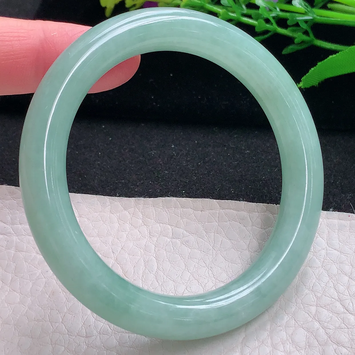 n自然光55.5*9.6*9.3美人镯 天然缅甸翡翠a货清新水绿圆条玉镯子 玉手环