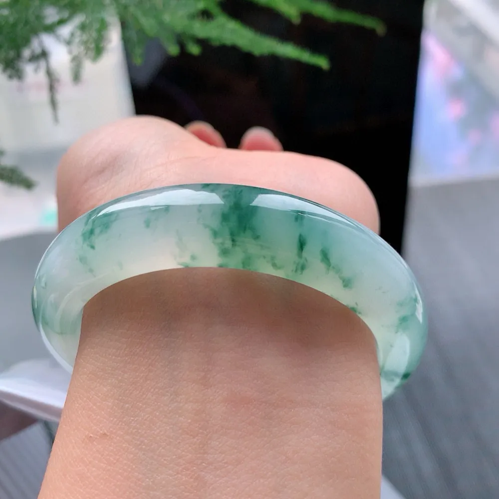 正圈高冰飘花 无瑕 尺寸:54.2/12.7/9.1 花美 种水好