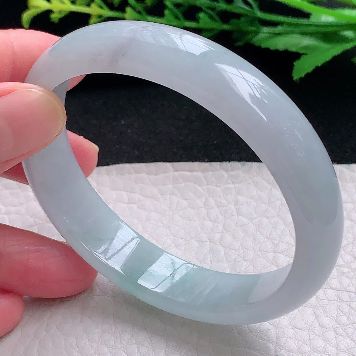 js大圈口58*53*13*6.8贵妃镯 天然缅甸翡翠a货清爽蛋形玉镯子 玉手环